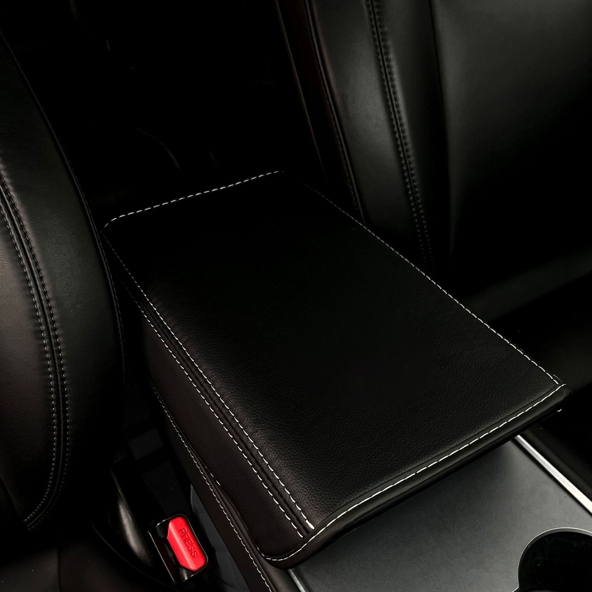 Подходит для Teslah New Model3/Y A Armrest Box Set Set Amazon Кожаный мотор центральный рука