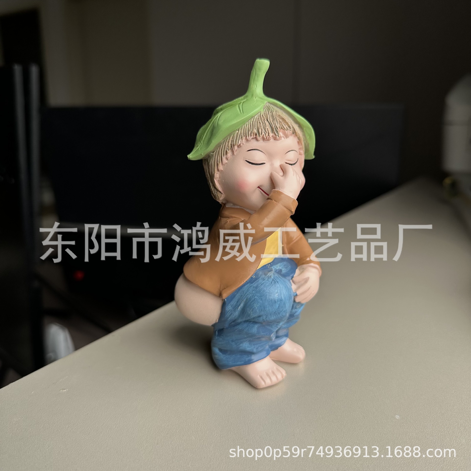 Cross border crafts, courtyard gardens, home decor, balconies, outdoor dwarves, funny pranks, statues, stickers, and hair replacement services