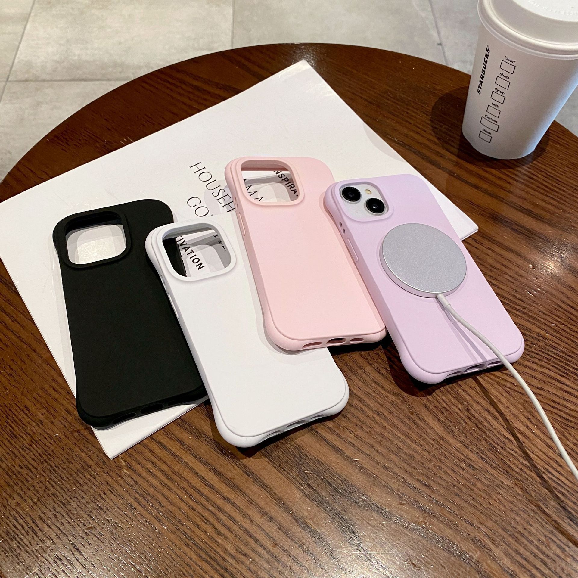 Apple 15 is suitable for iPhone 16 Pro with a liquid silicone phone protective case and 3D 3D creative design