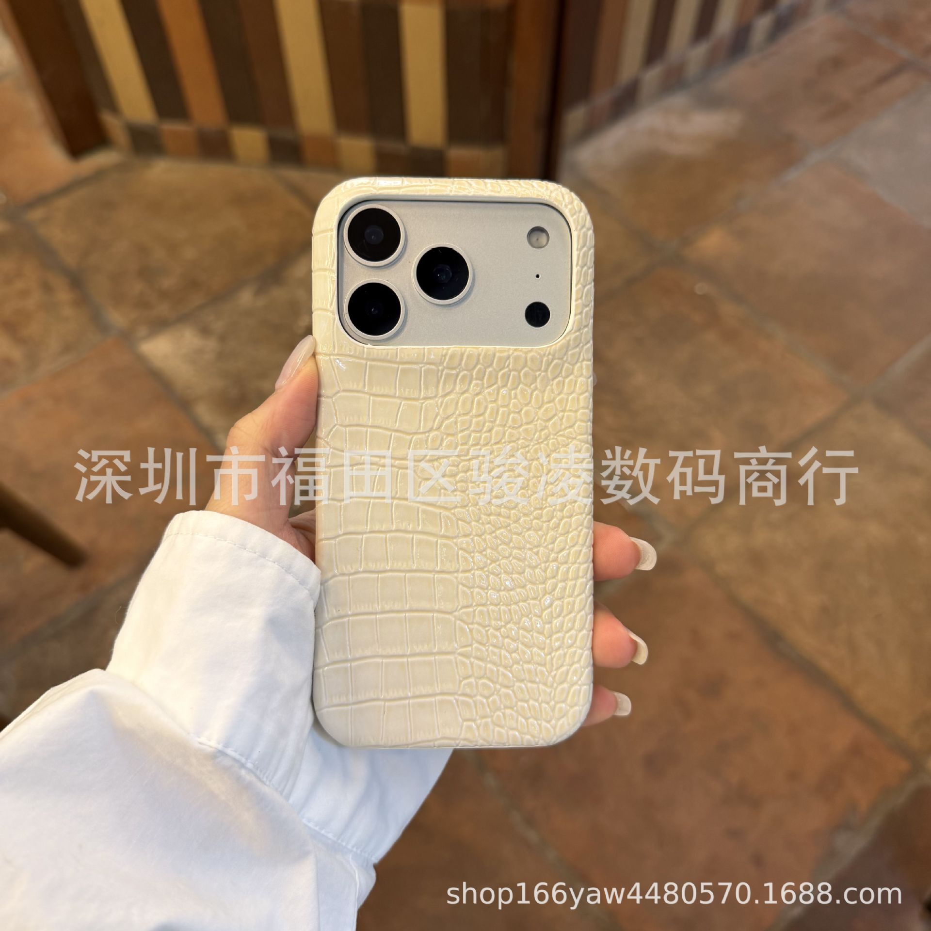 European and American crocodile skin pattern suitable for iPhone 17 phone case half pack 15 promax solid color 14 retro 13/12/16