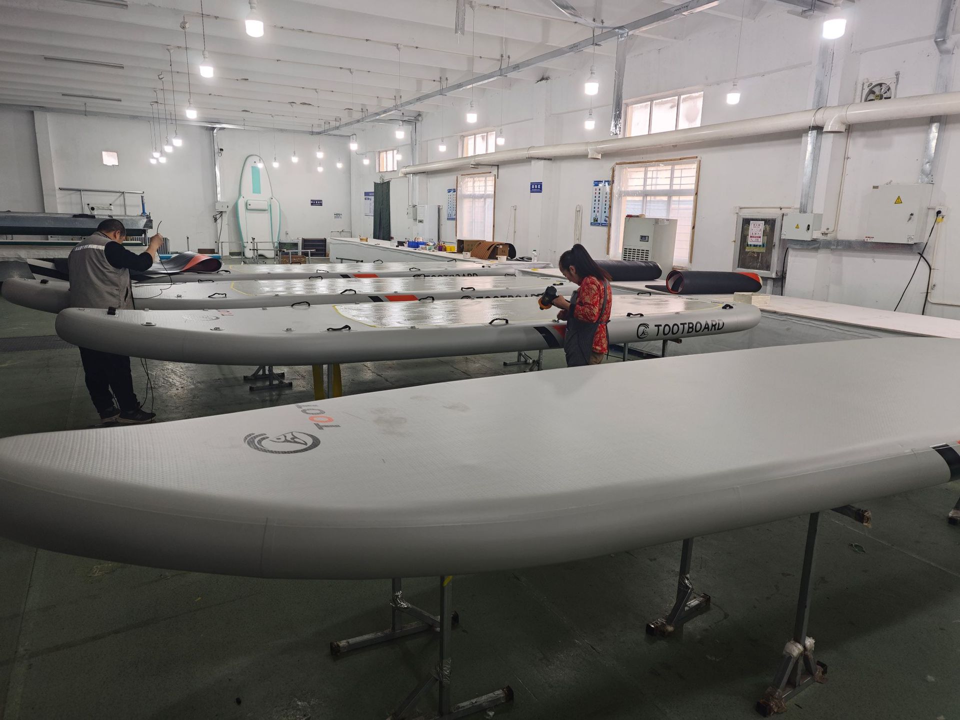 Inflatable 5.5-meter bus paddle board, standing multi person paddle board, popular PVC material inflatable paddle board in scenic spots