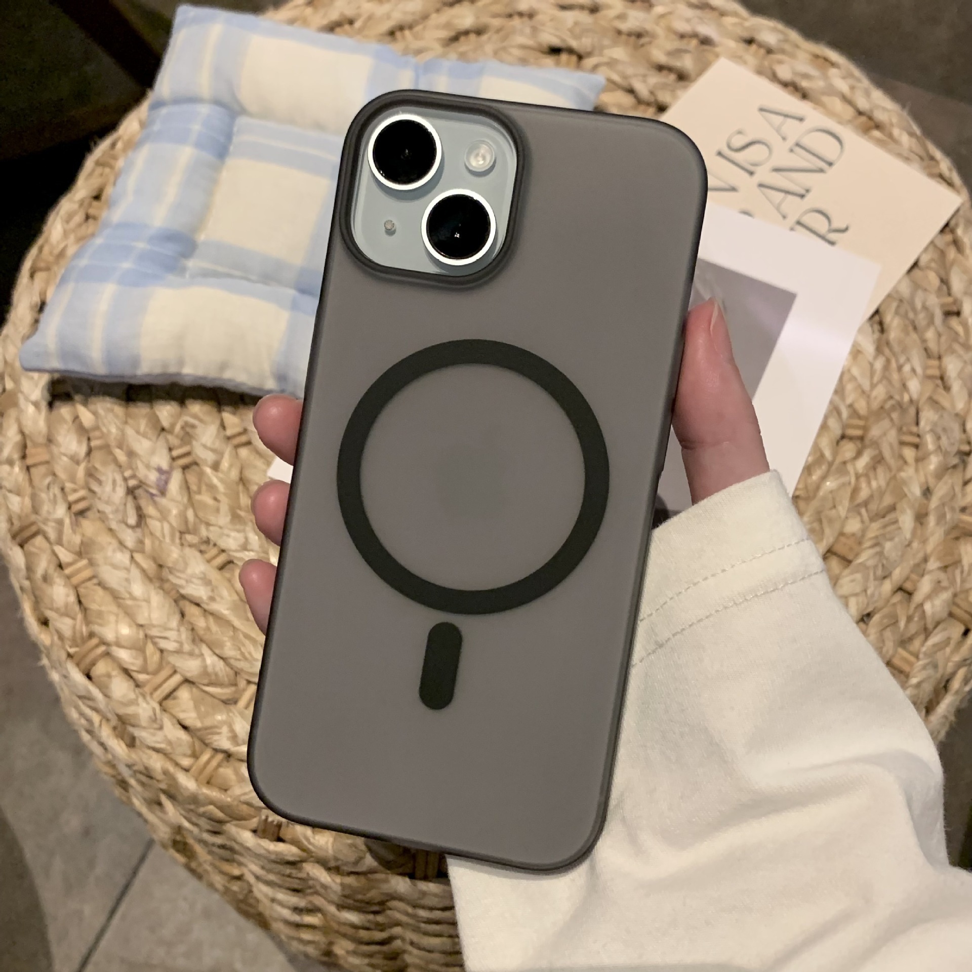 超薄冰雾适用苹果17肤感磁吸手机壳iPhone16promax磨砂防摔保护套