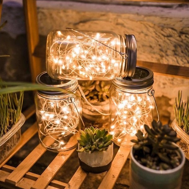 Solar powered cracked lights, outdoor courtyard gardens, internet famous small courtyard landscaping, balcony atmosphere decoration, hanging tree lights