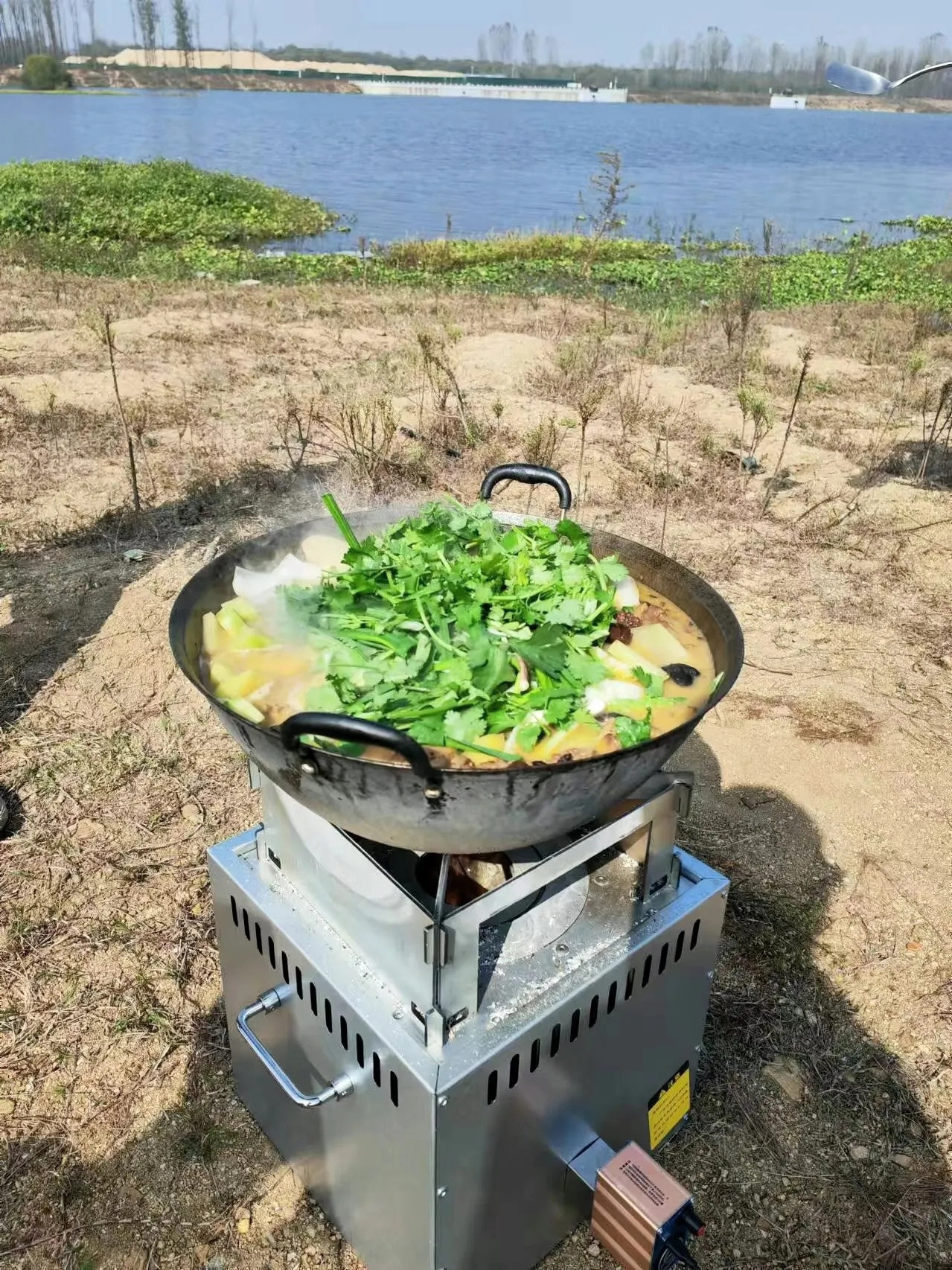Outdoor firewood stove, travel raging stove, portable new type gasifier, household firewood burning new type of picnic stove