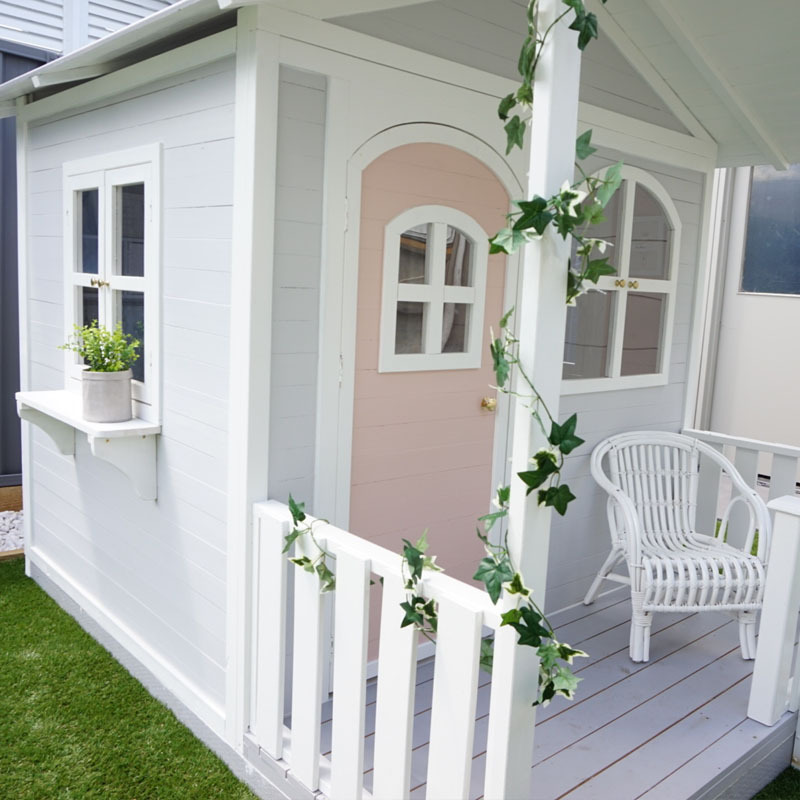 Factory direct sales wooden house, children's outdoor game house, small wooden house, tree house, rain and sun protection, amusement park, children's game room