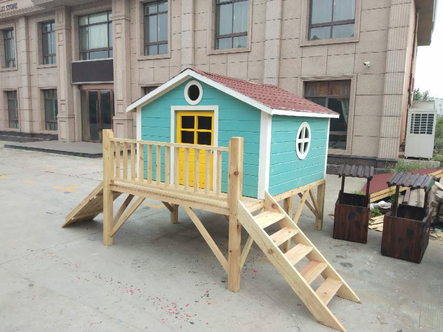 Customized wooden house anti-corrosion wooden cabin solid wood cabin courtyard kindergarten outdoor homestay house decoration for children