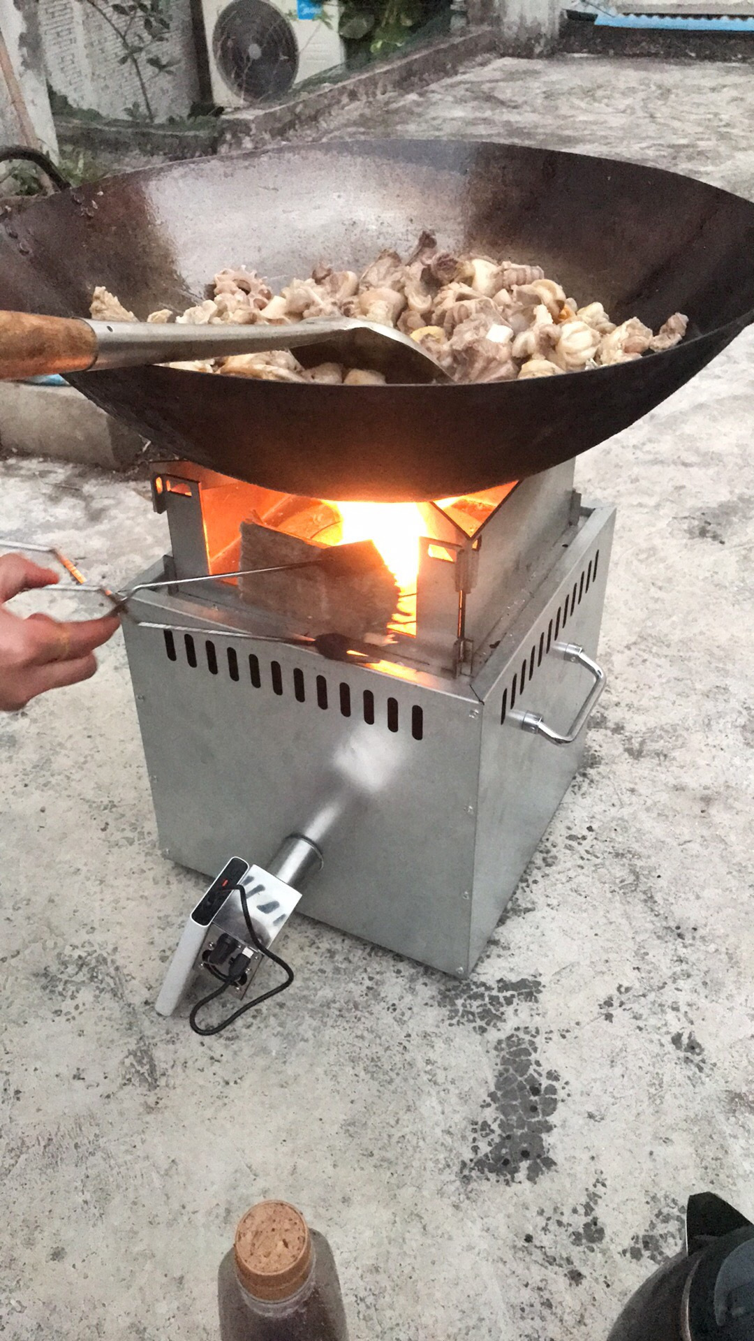 Outdoor firewood stove, travel raging stove, portable new type gasifier, household firewood burning new type of picnic stove
