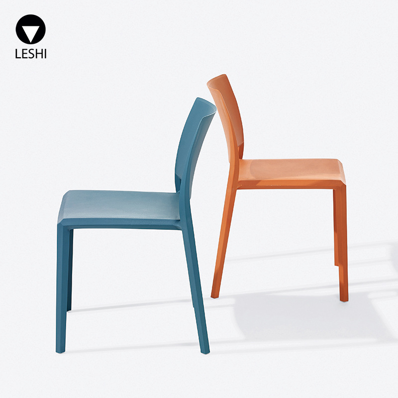 Nordic minimalist chairs can be stacked for home use, living rooms, hotels, kitchens, canteens, plastic backrests, dining chairs, and chairs