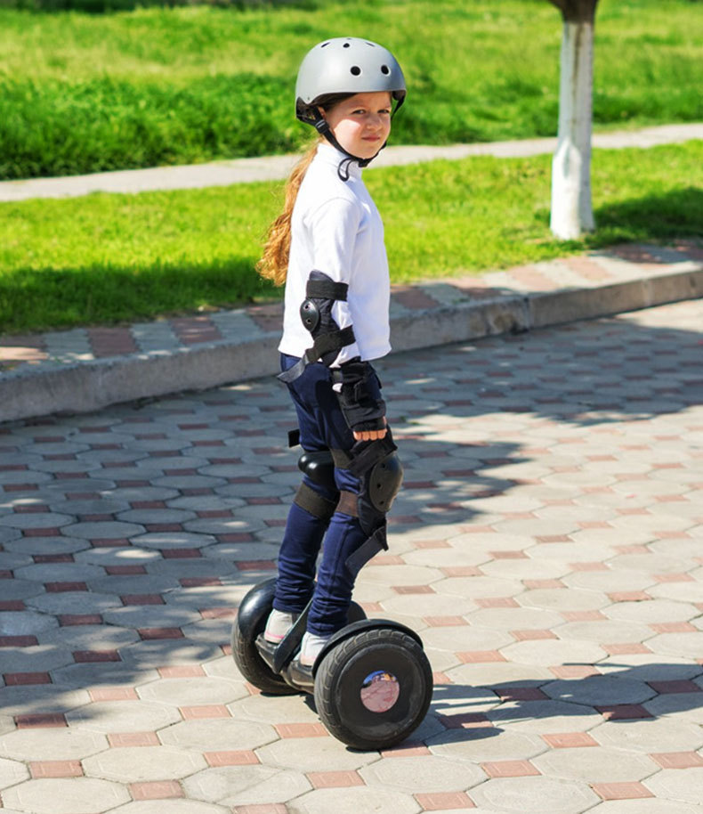 Cross border adult and children's bicycle riding helmets, skiing skateboarding balance bikes, roller skating helmets, electric bike safety helmets