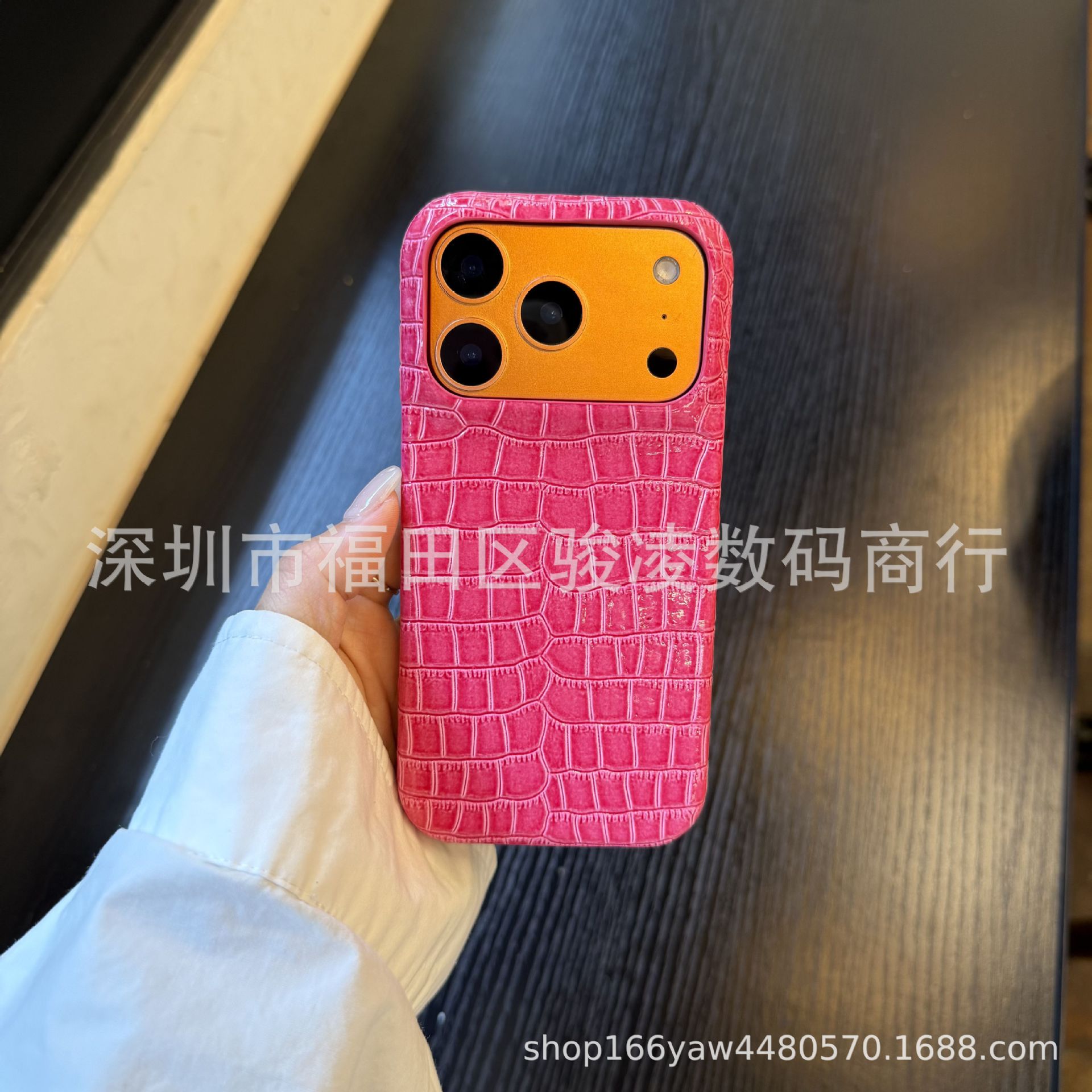European and American crocodile skin pattern suitable for iPhone 17 phone case half pack 15 promax solid color 14 retro 13/12/16