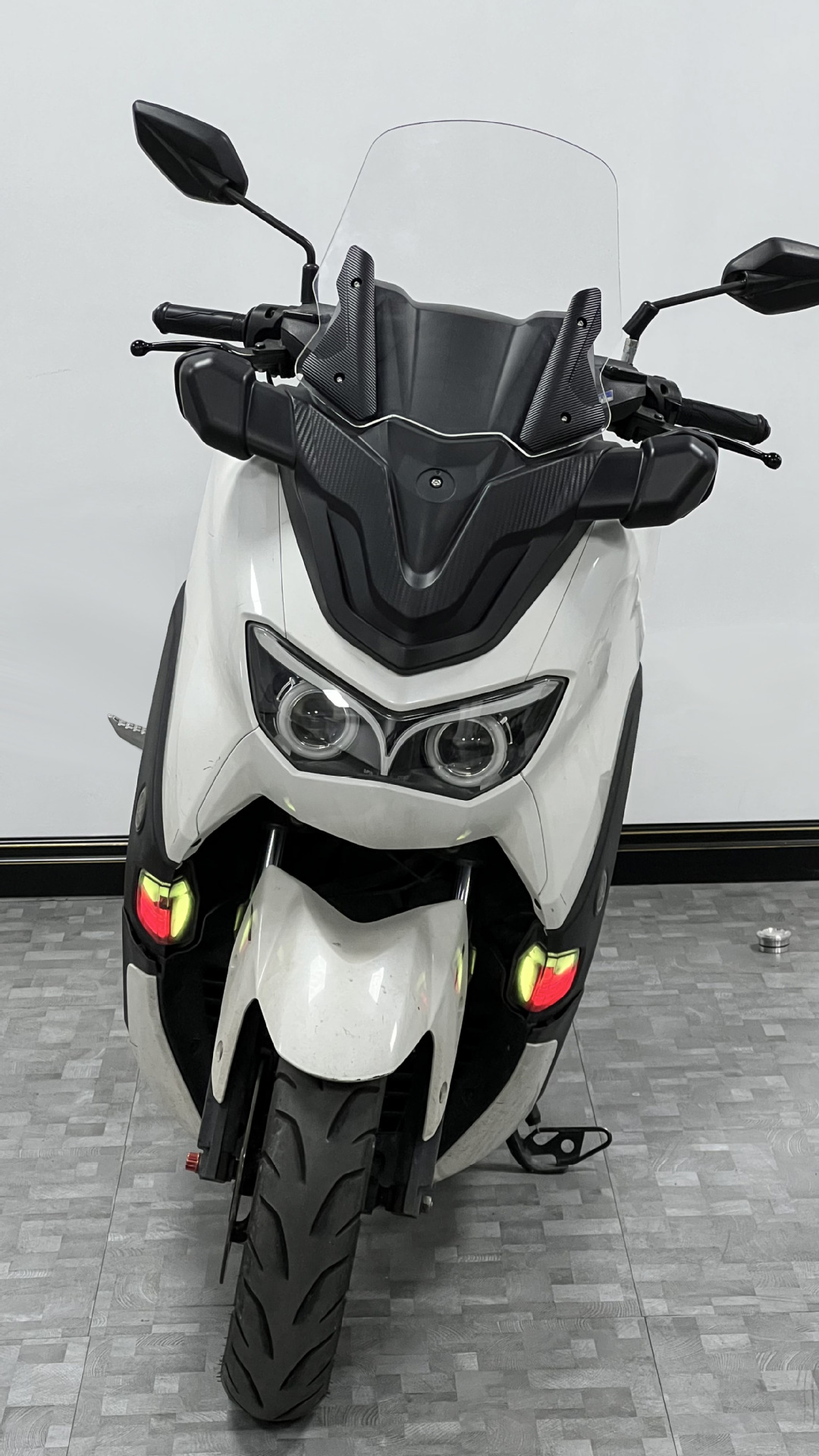 Подходит для модифицированного ветрового стекла Yamaha NMAX155 перед декоративным покрытием ветрового стекла