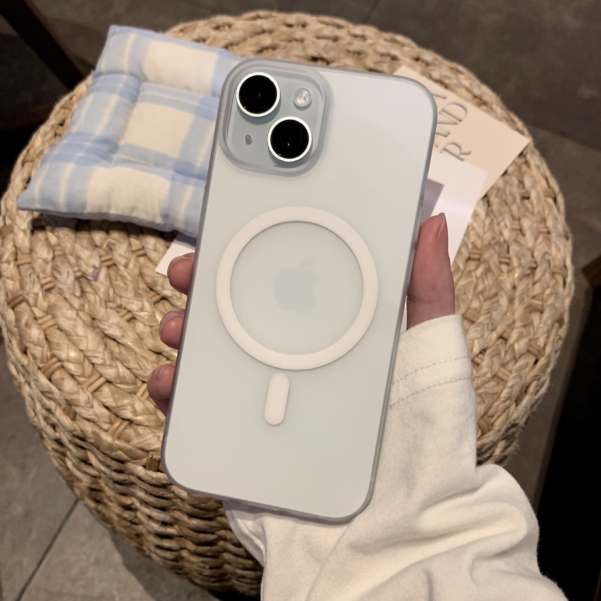 超薄冰雾适用苹果17肤感磁吸手机壳iPhone16promax磨砂防摔保护套