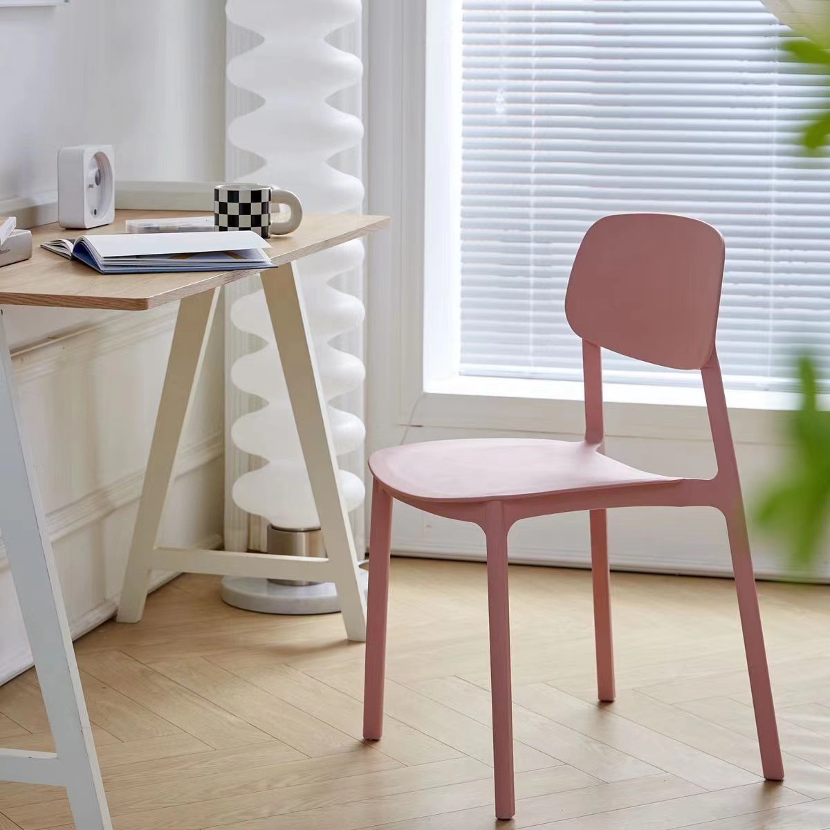 Light luxury backrest dining chair feels comfortable for home use, thick and comfortable for prolonged sitting, plastic stool, Nordic internet celebrity business dining table and chair