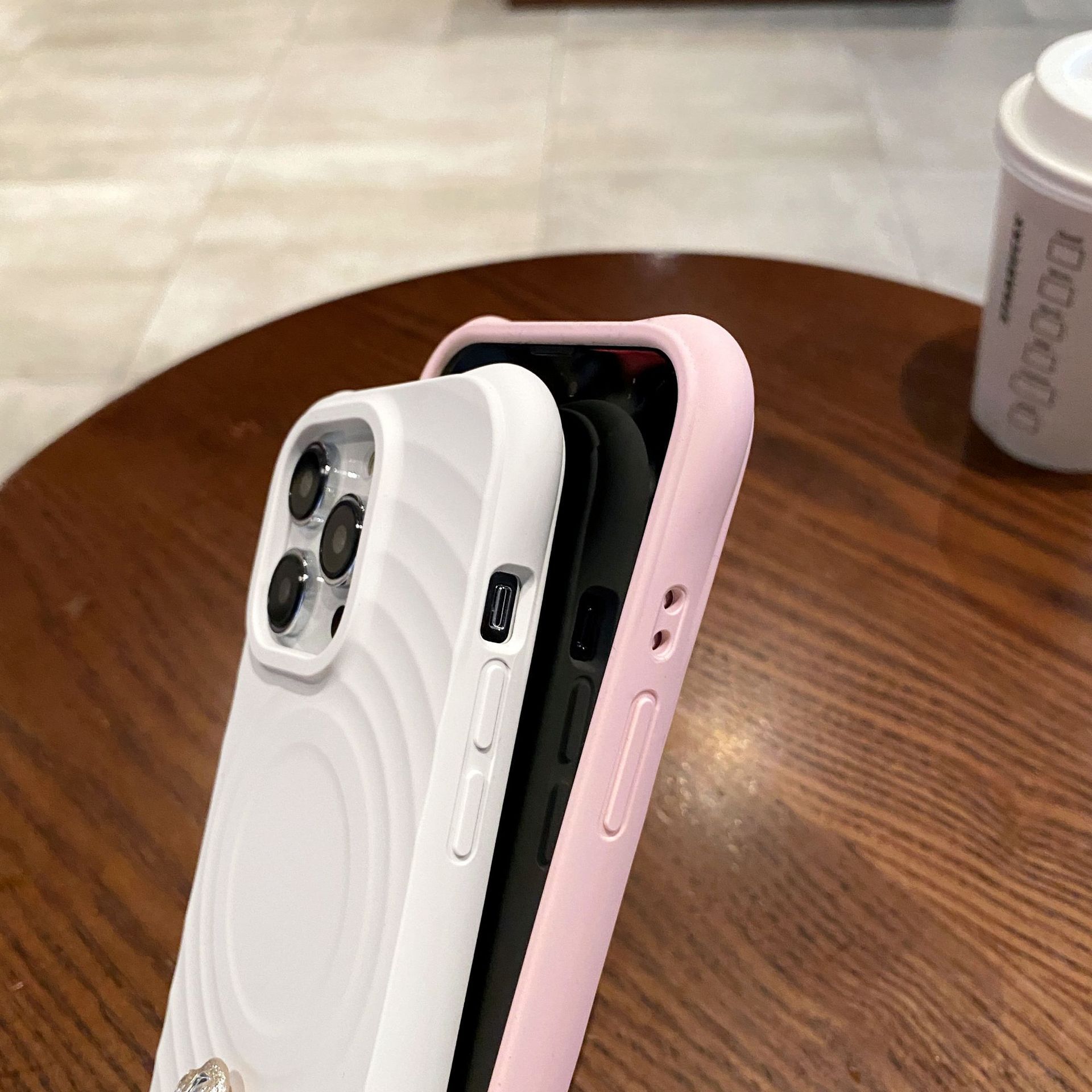 Apple 15 is suitable for iPhone 16 Pro with a liquid silicone phone protective case and 3D 3D creative design