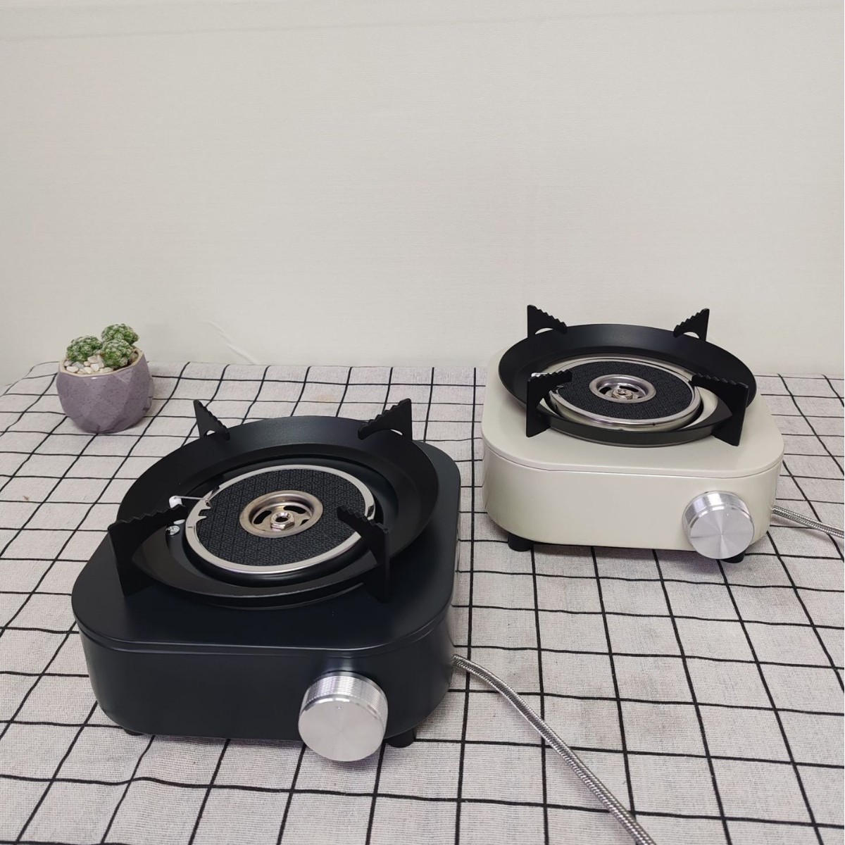 Outdoor portable gas stove, infrared energy-saving and windproof split type card stove, camping hot pot barbecue and tea boiling stove