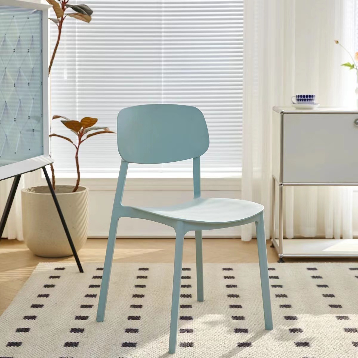 Light luxury backrest dining chair feels comfortable for home use, thick and comfortable for prolonged sitting, plastic stool, Nordic internet celebrity business dining table and chair