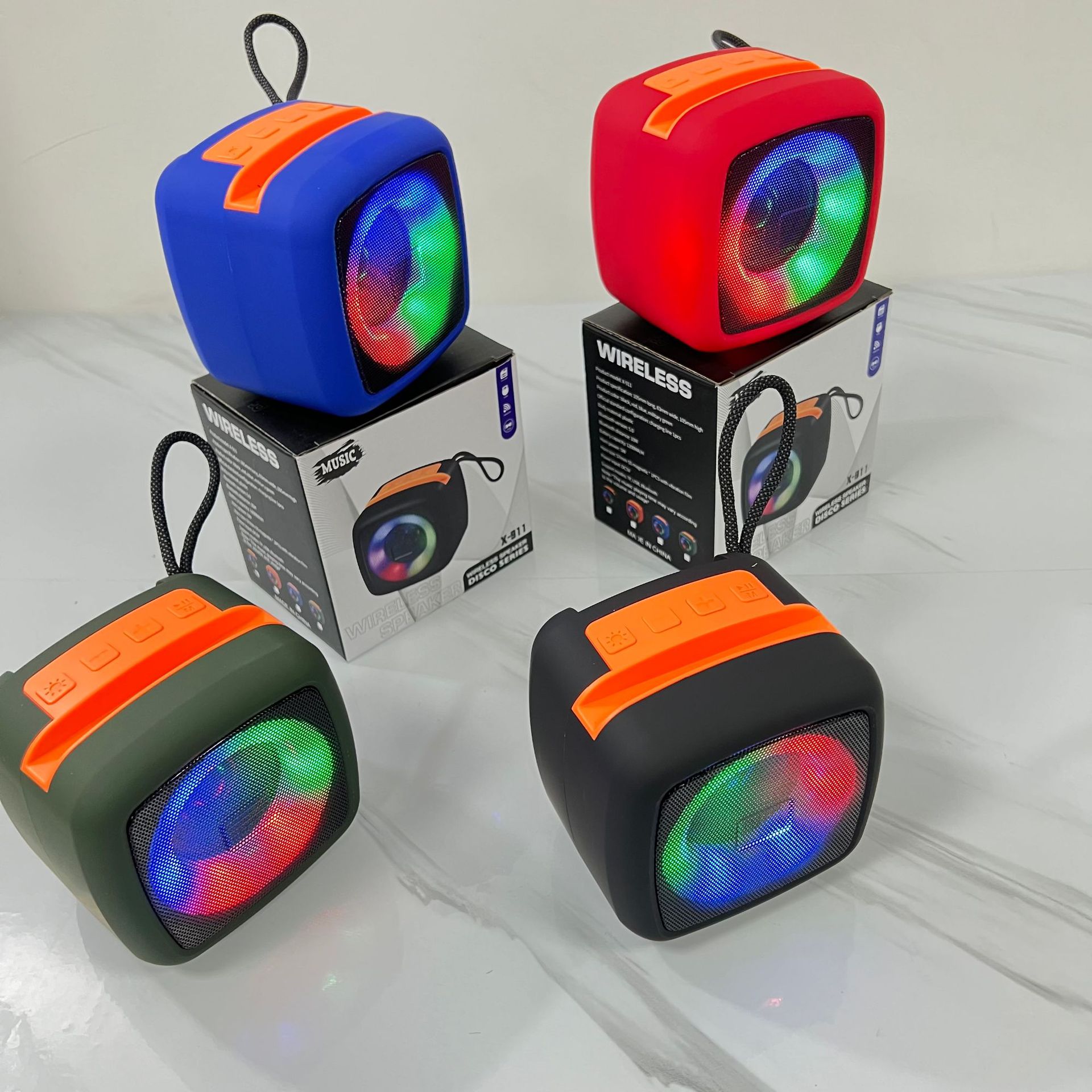 Портативная беспроводная Bluetooth-колонка X-911 с RGB-подсветкой