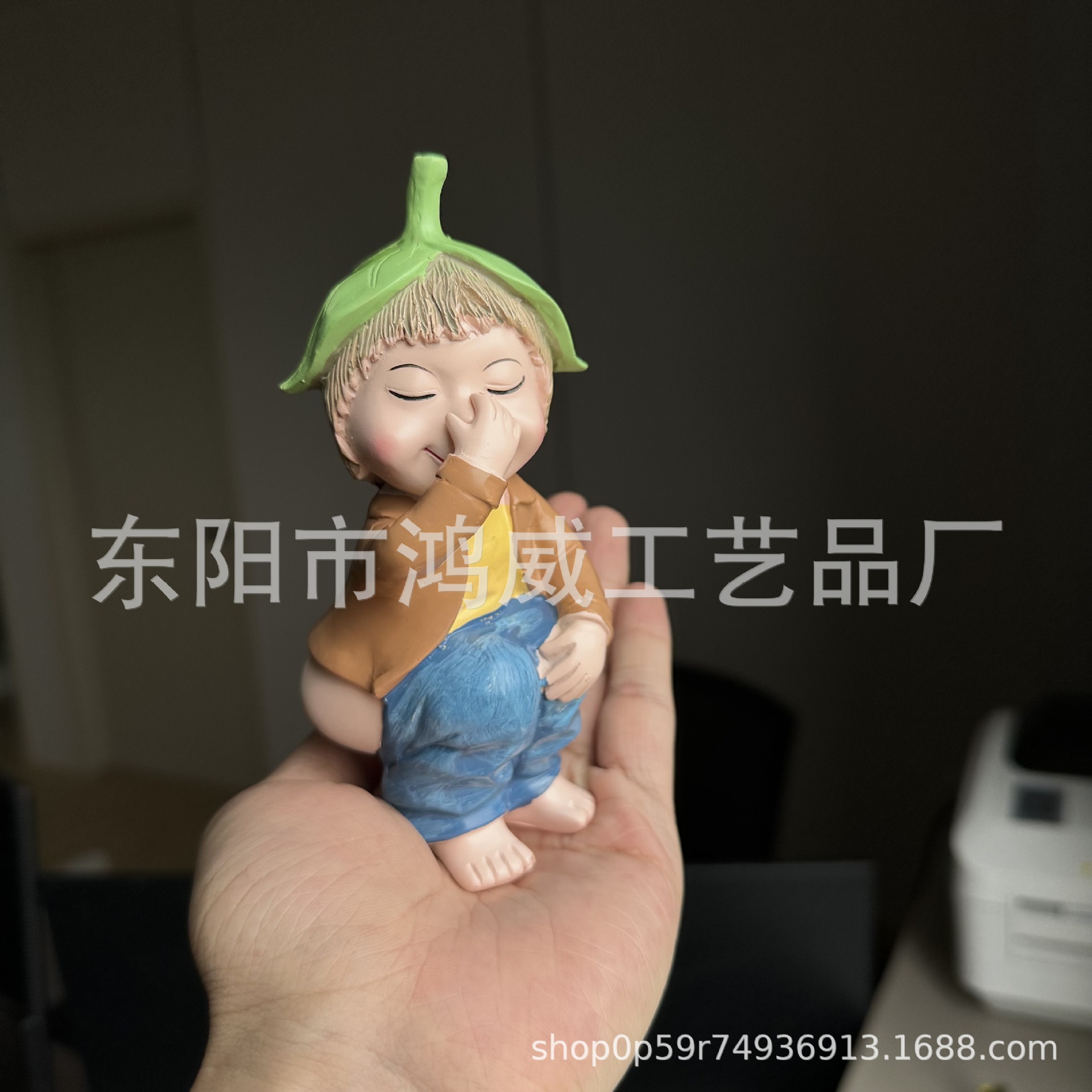 Cross border crafts, courtyard gardens, home decor, balconies, outdoor dwarves, funny pranks, statues, stickers, and hair replacement services