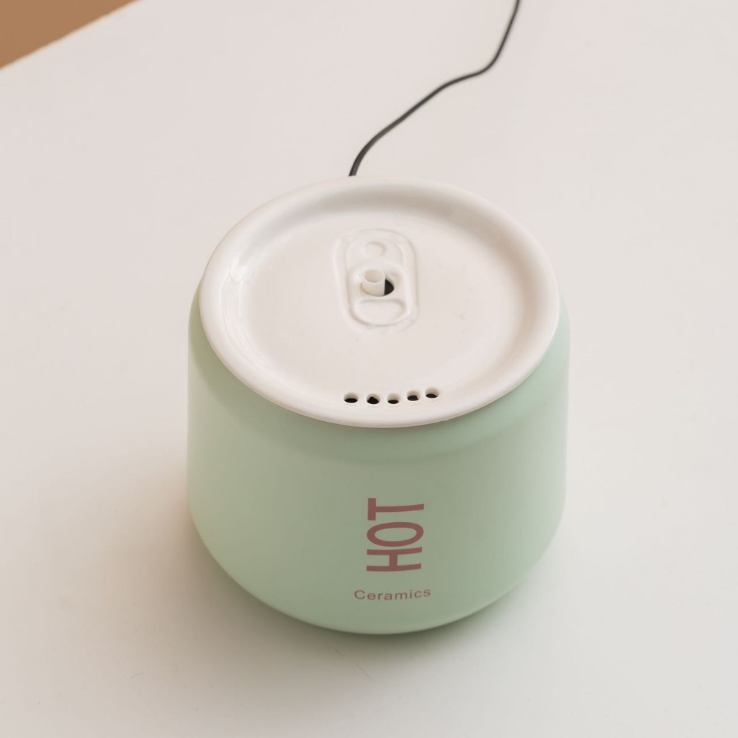 Кола Pet Water Dispenser Cat Water Dissenser Ceramic автоматический живой вода плагин с антиохлаждением проводной интеллектуальной кормушки для воды