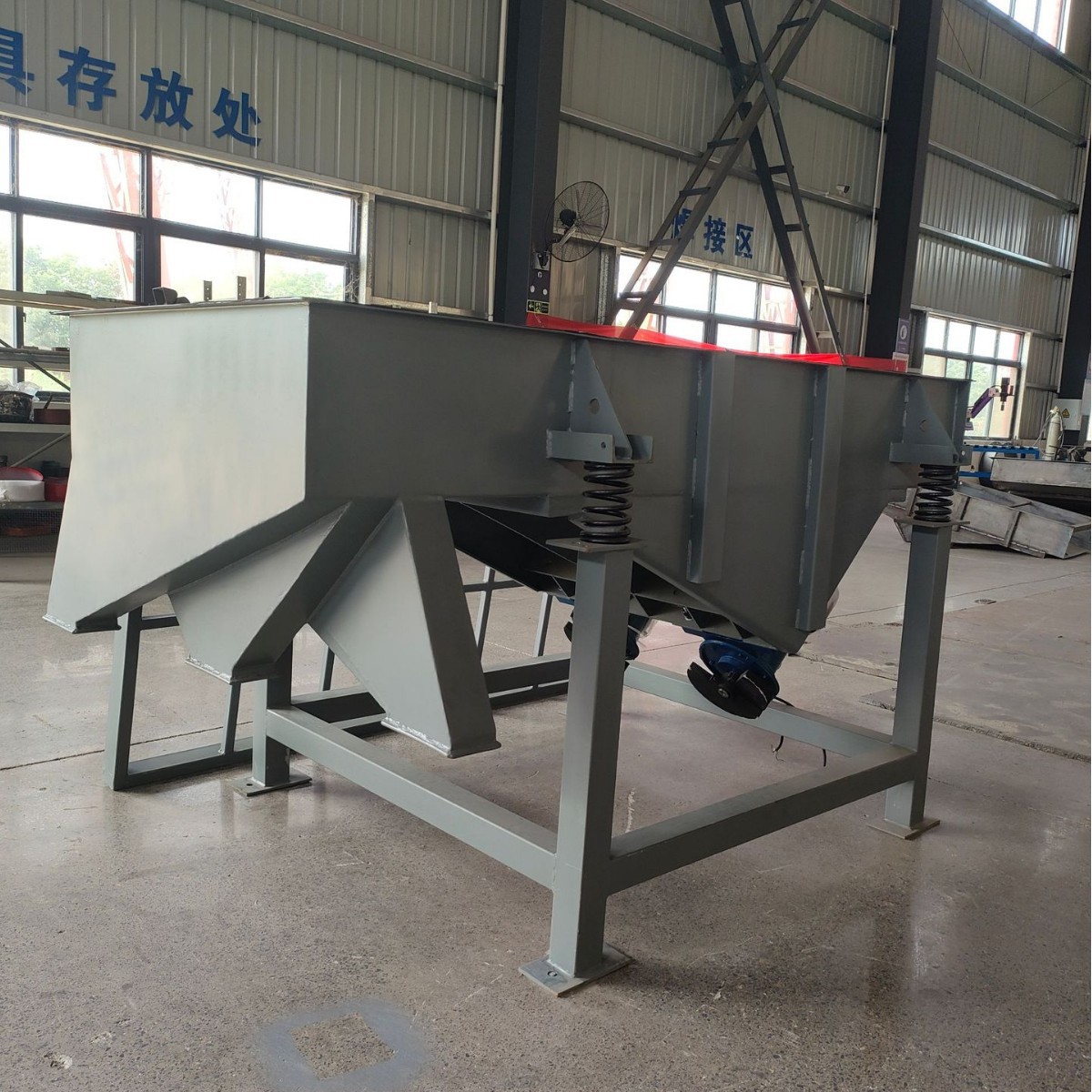 Linear multi-layer small electric vibrating sand screening machine, dry powder mortar vibrating screening machine