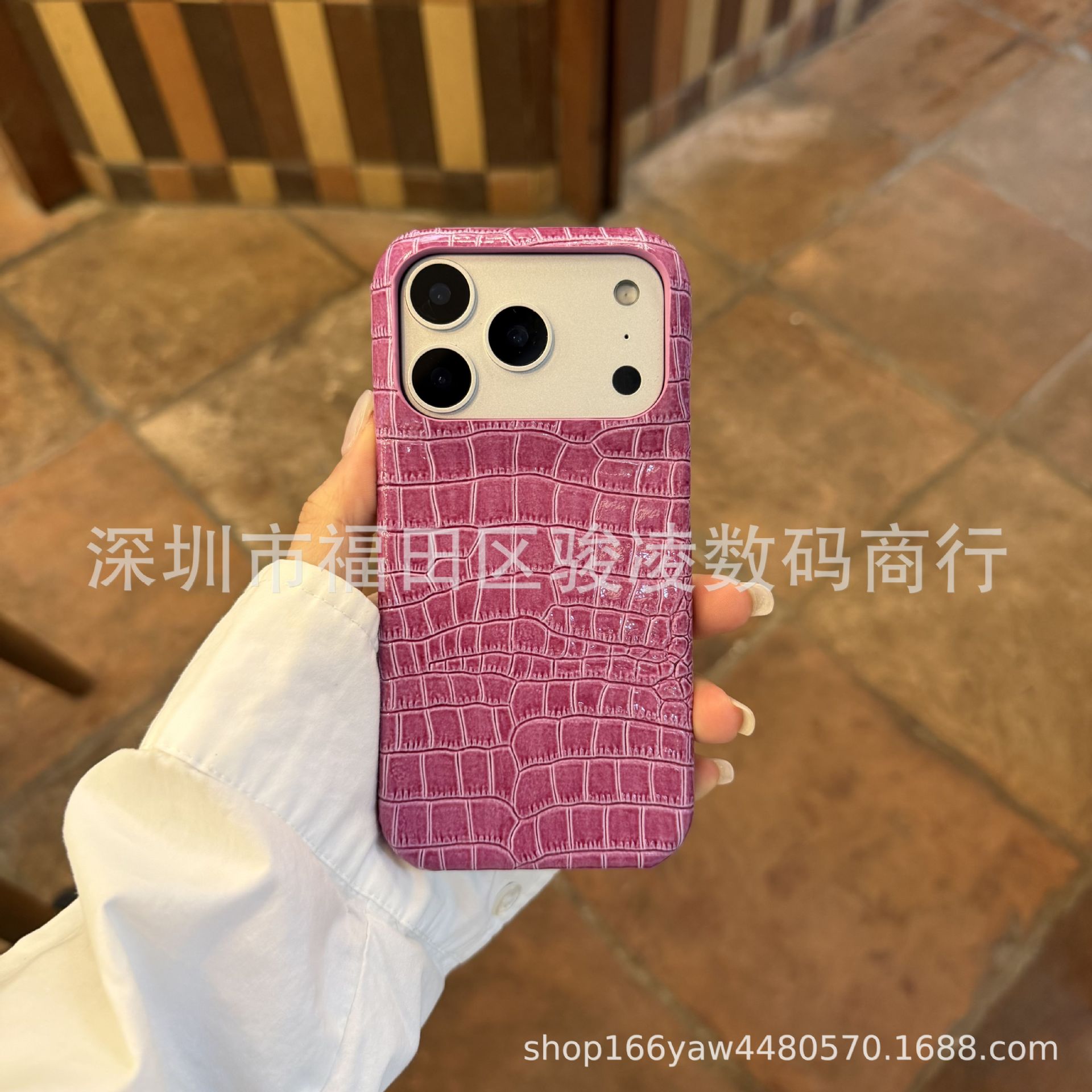 European and American crocodile skin pattern suitable for iPhone 17 phone case half pack 15 promax solid color 14 retro 13/12/16