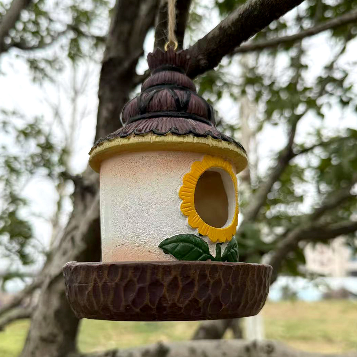 Cross border resin hummingbird house decoration garden courtyard haystack bird house resin handicrafts ornaments natural bird nest feeding