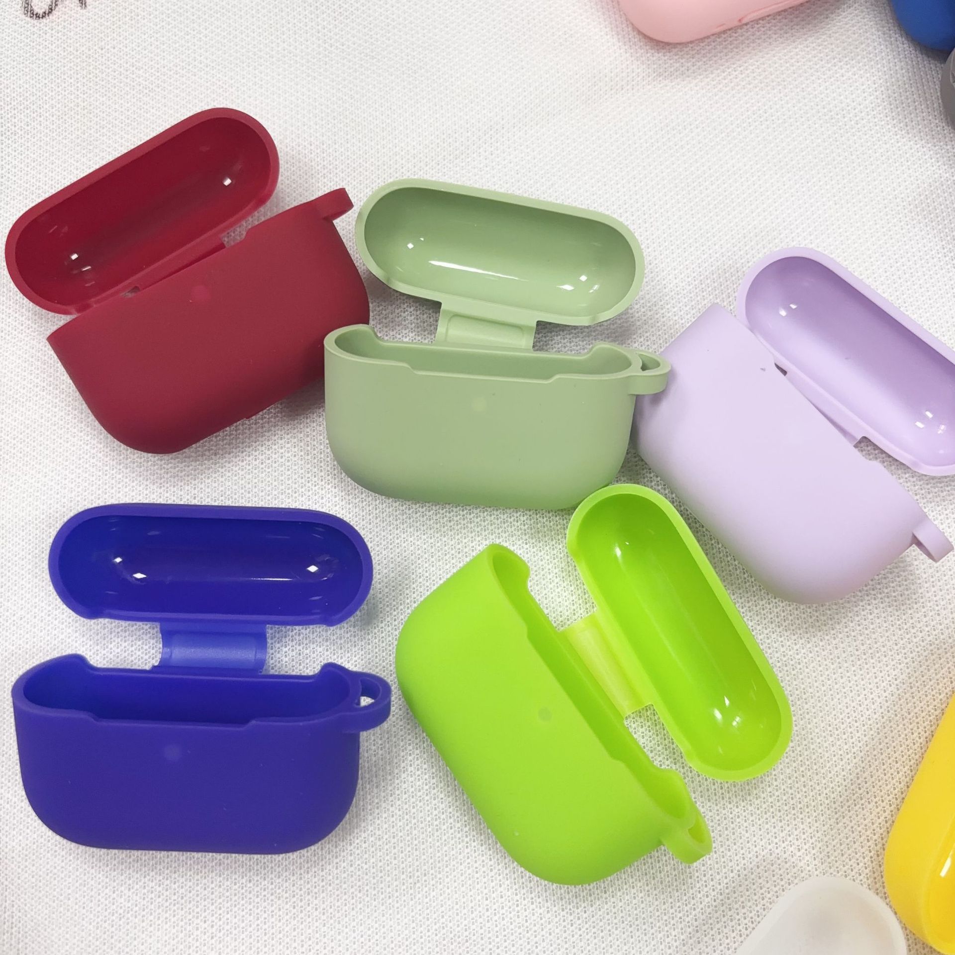 适用2025款苹果Airpodspro3耳机壳连体纯色厚款硅胶蓝牙耳机套