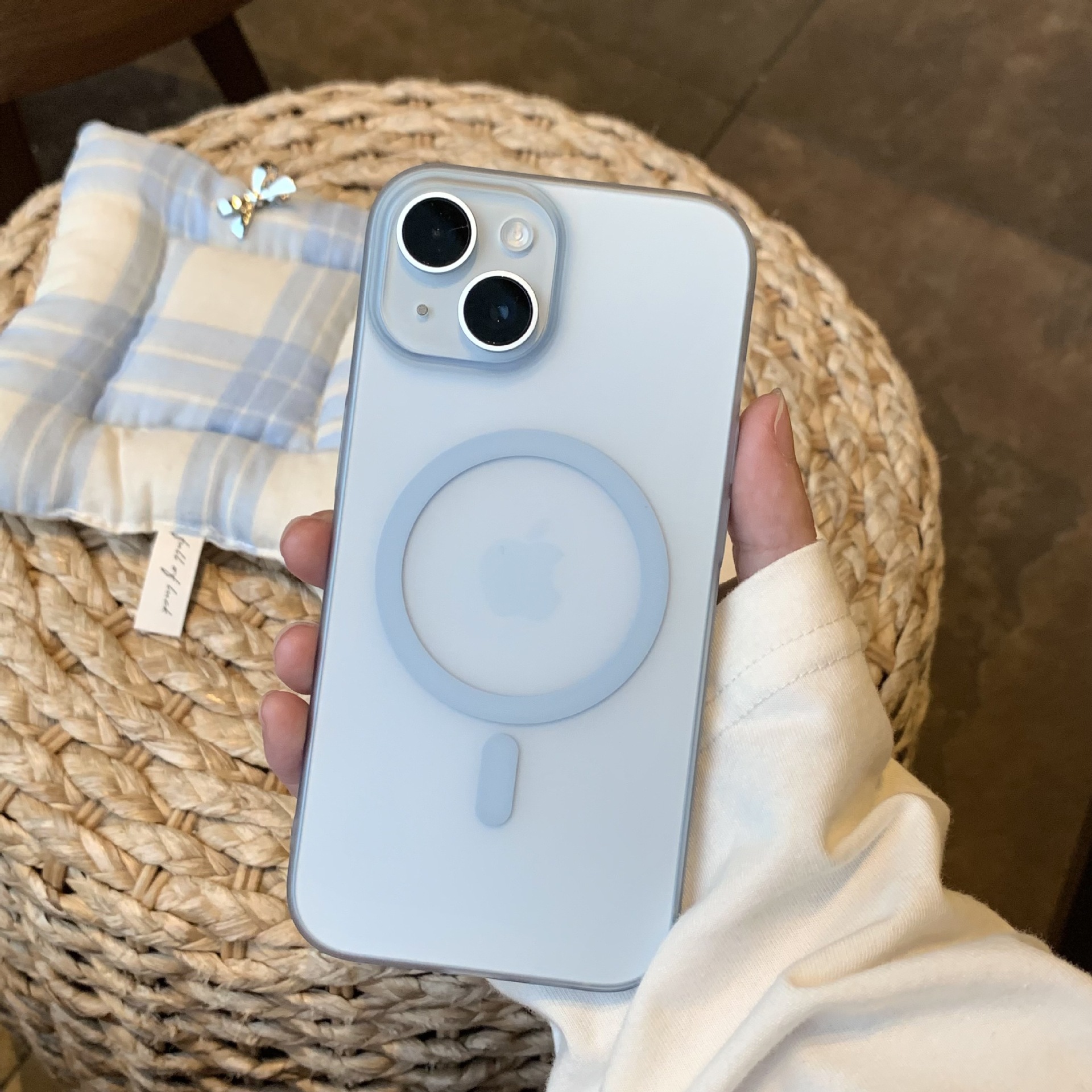 超薄冰雾适用苹果17肤感磁吸手机壳iPhone16promax磨砂防摔保护套