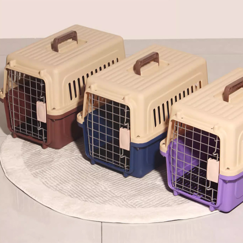 Pet Out из автомобильной клетки кошка будет нести собаки в авиационной коробке с пустой космической кабиной небольшой партией.