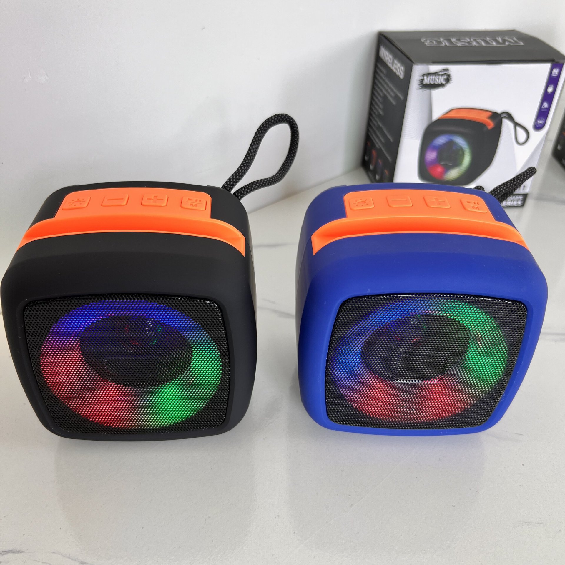 Портативная беспроводная Bluetooth-колонка X-911 с RGB-подсветкой