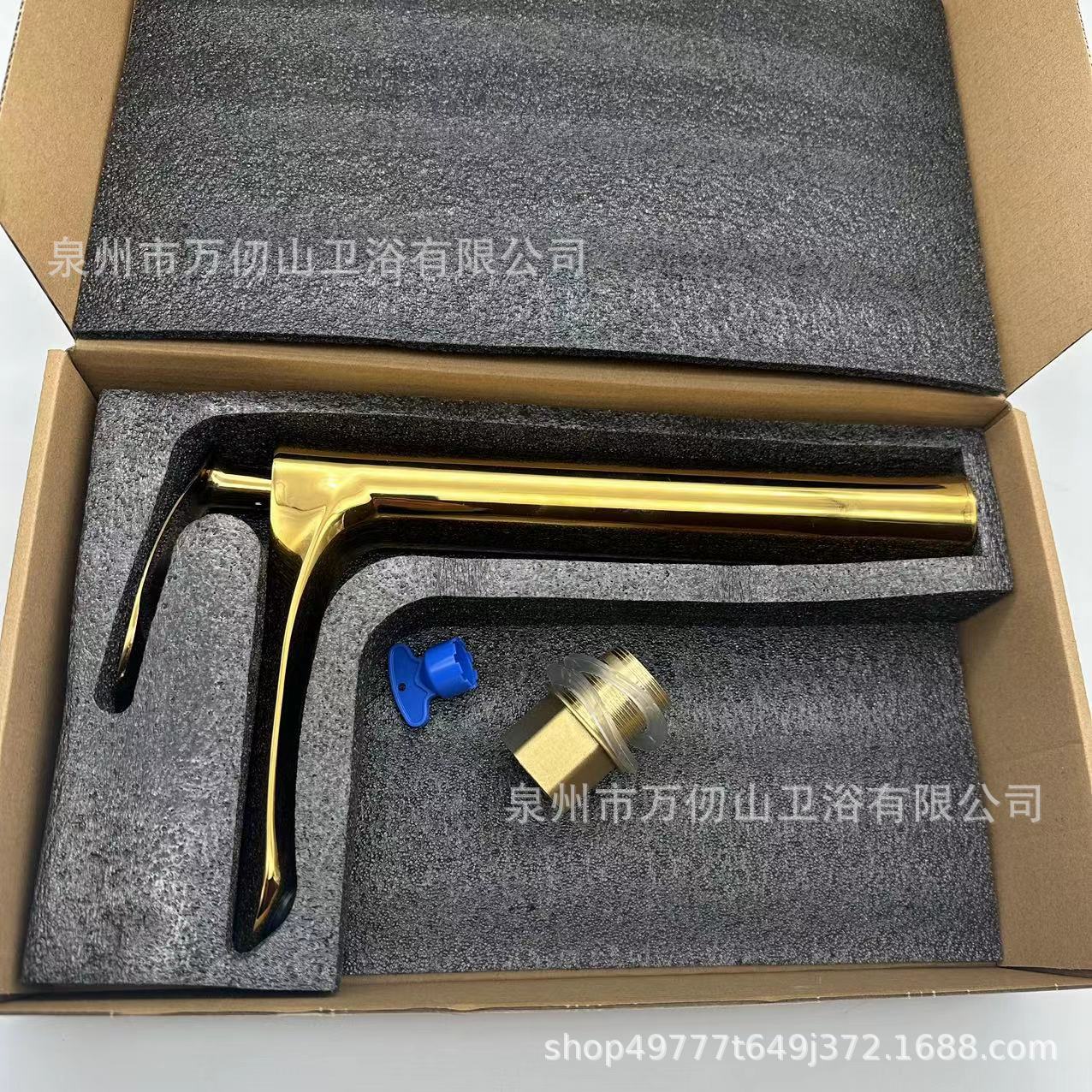 Фабричный прямой крест -бордюр -бордюр, посвященный кленовым листам горячим и холодной водой, шкафы для ванной комнаты промытый туалет, рука, бассейн под бассейном, одно -отверстие