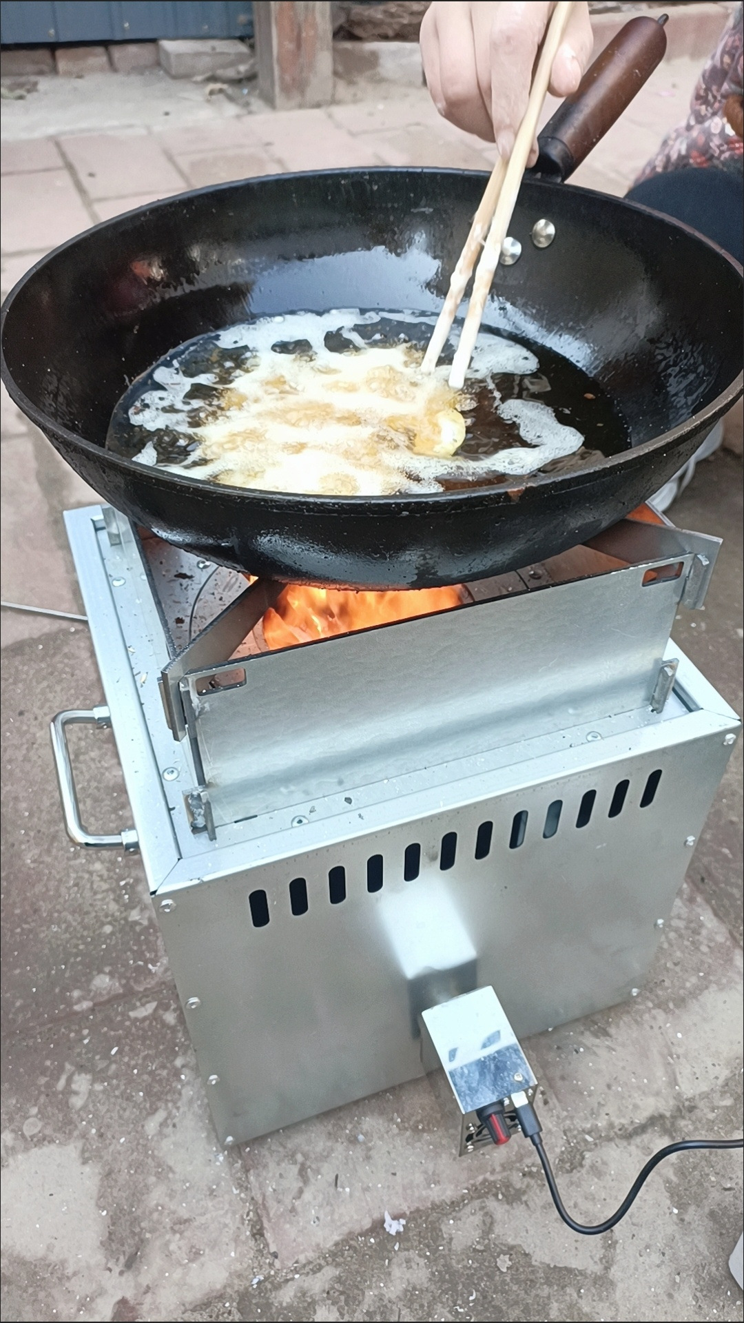Outdoor firewood stove, travel raging stove, portable new type gasifier, household firewood burning new type of picnic stove