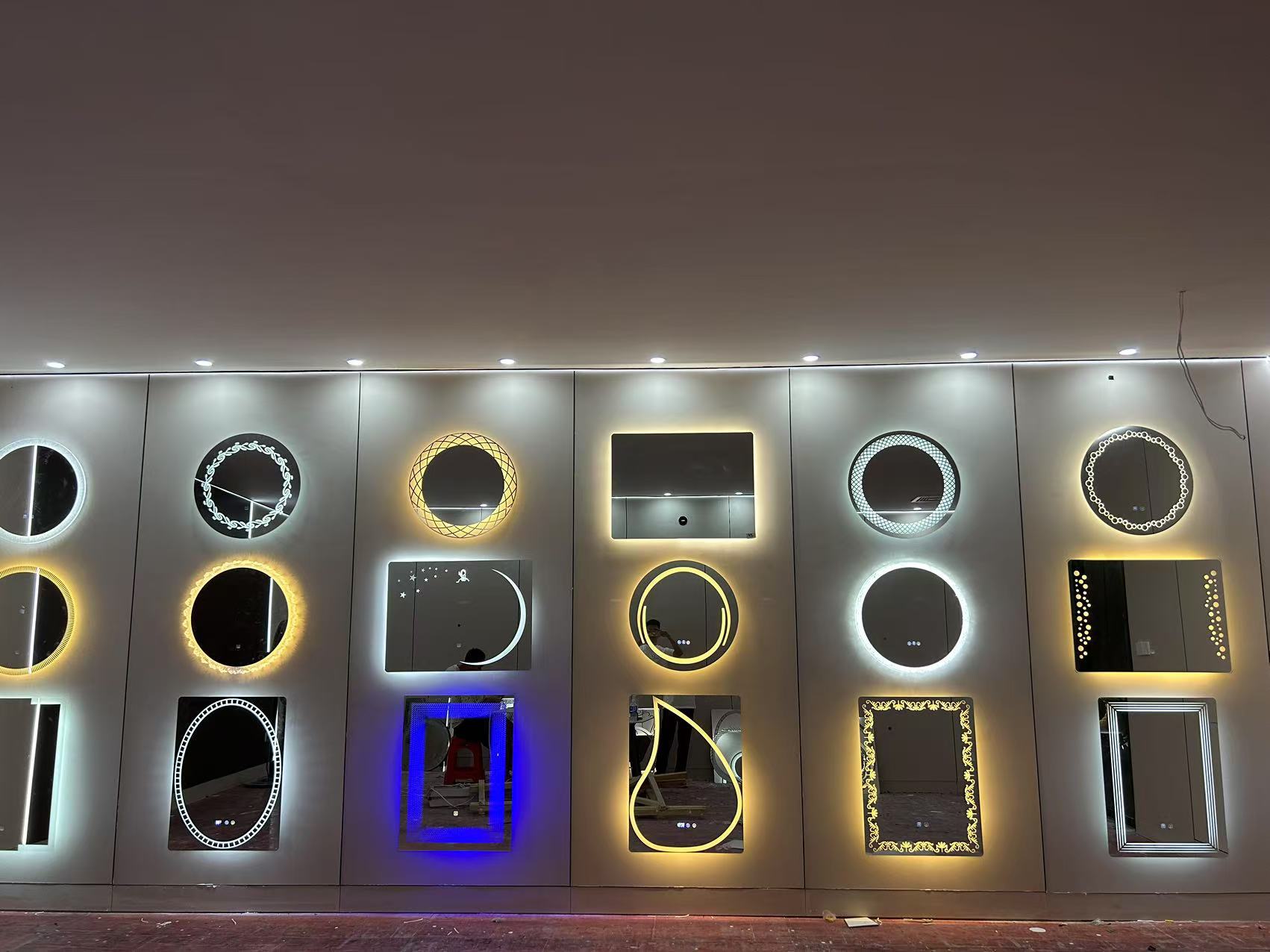 Умное зеркало для ванной с LED-подсветкой и сенсорным управлением