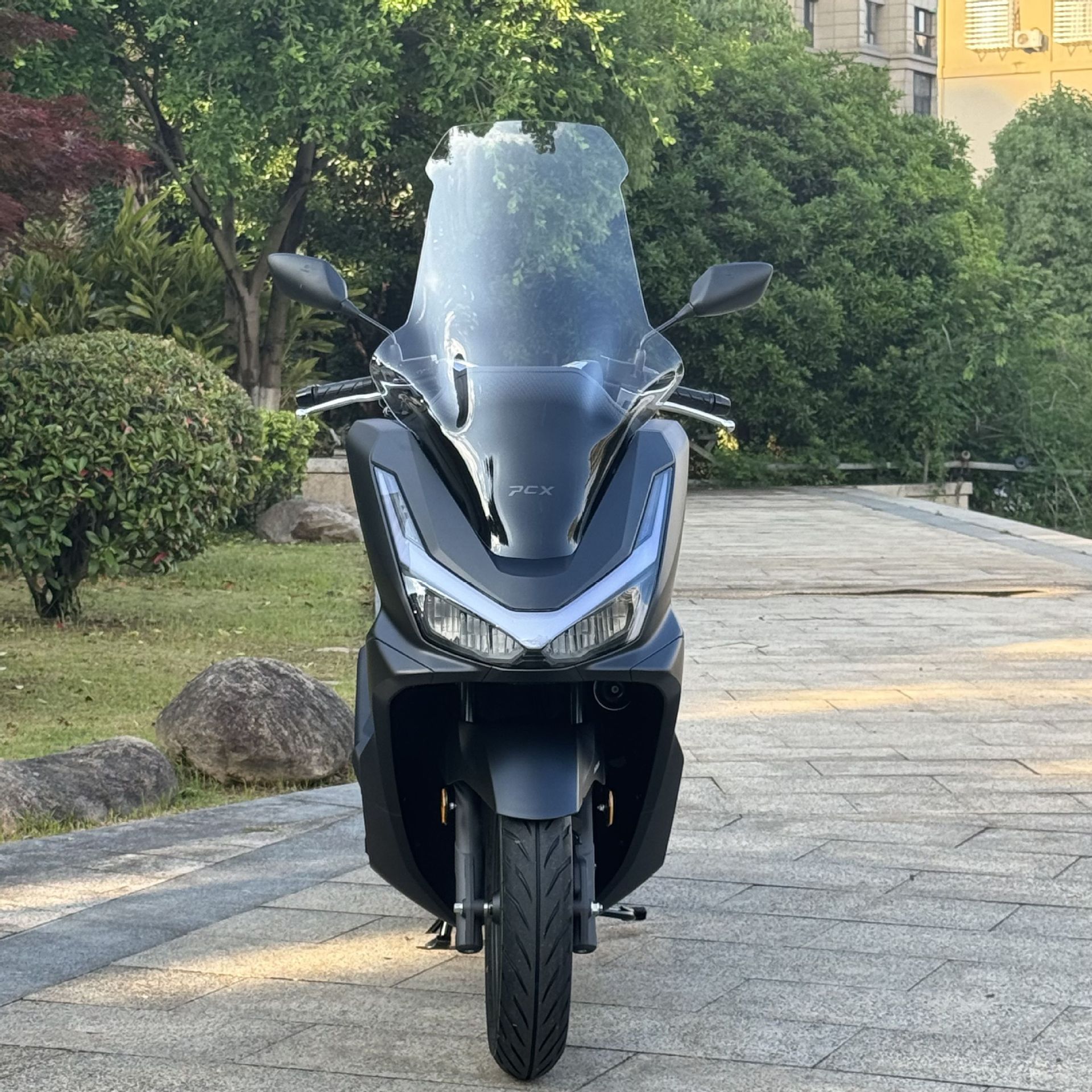 Подходит для 25-26 Honda PCX160, модифицированное лобовое стекло PCX125, модернизированное и усиленное лобовое стекло.