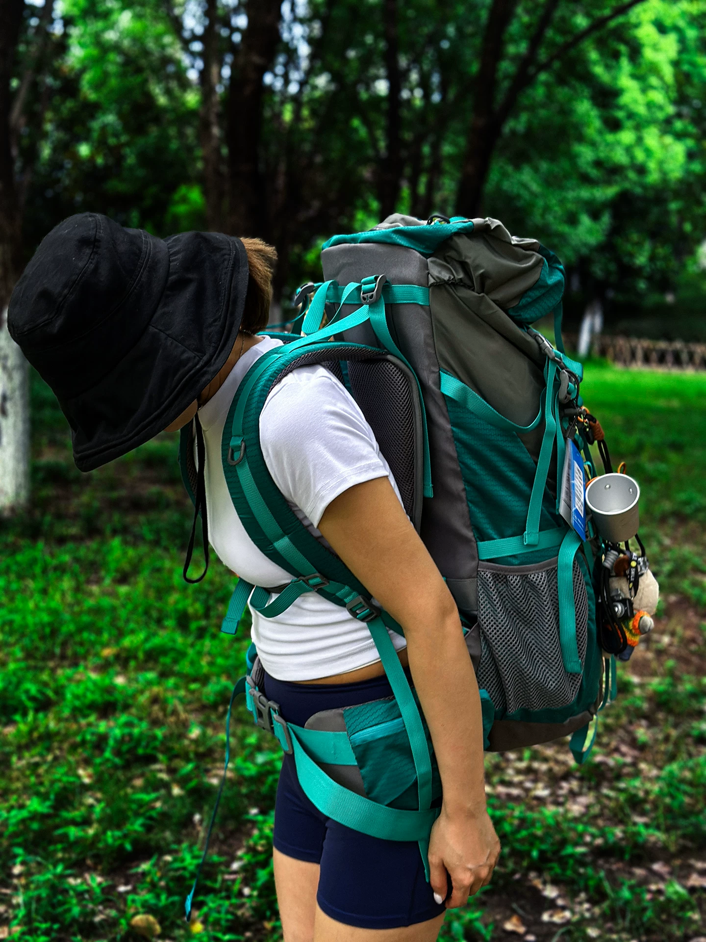 Outdoor professional hiking bag, large capacity hiking bag, camping waterproof backpack carrying system, 60L men's and women's models