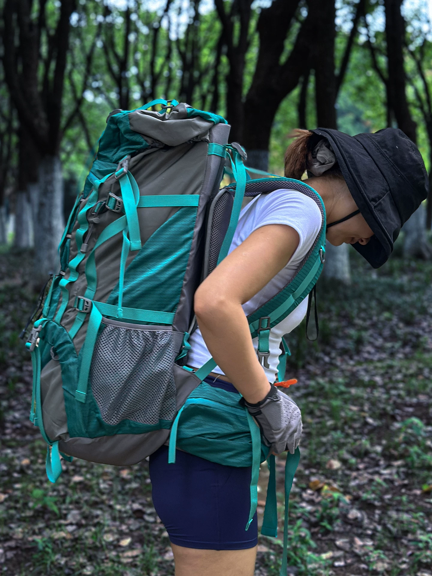 Outdoor professional hiking bag, large capacity hiking bag, camping waterproof backpack carrying system, 60L men's and women's models