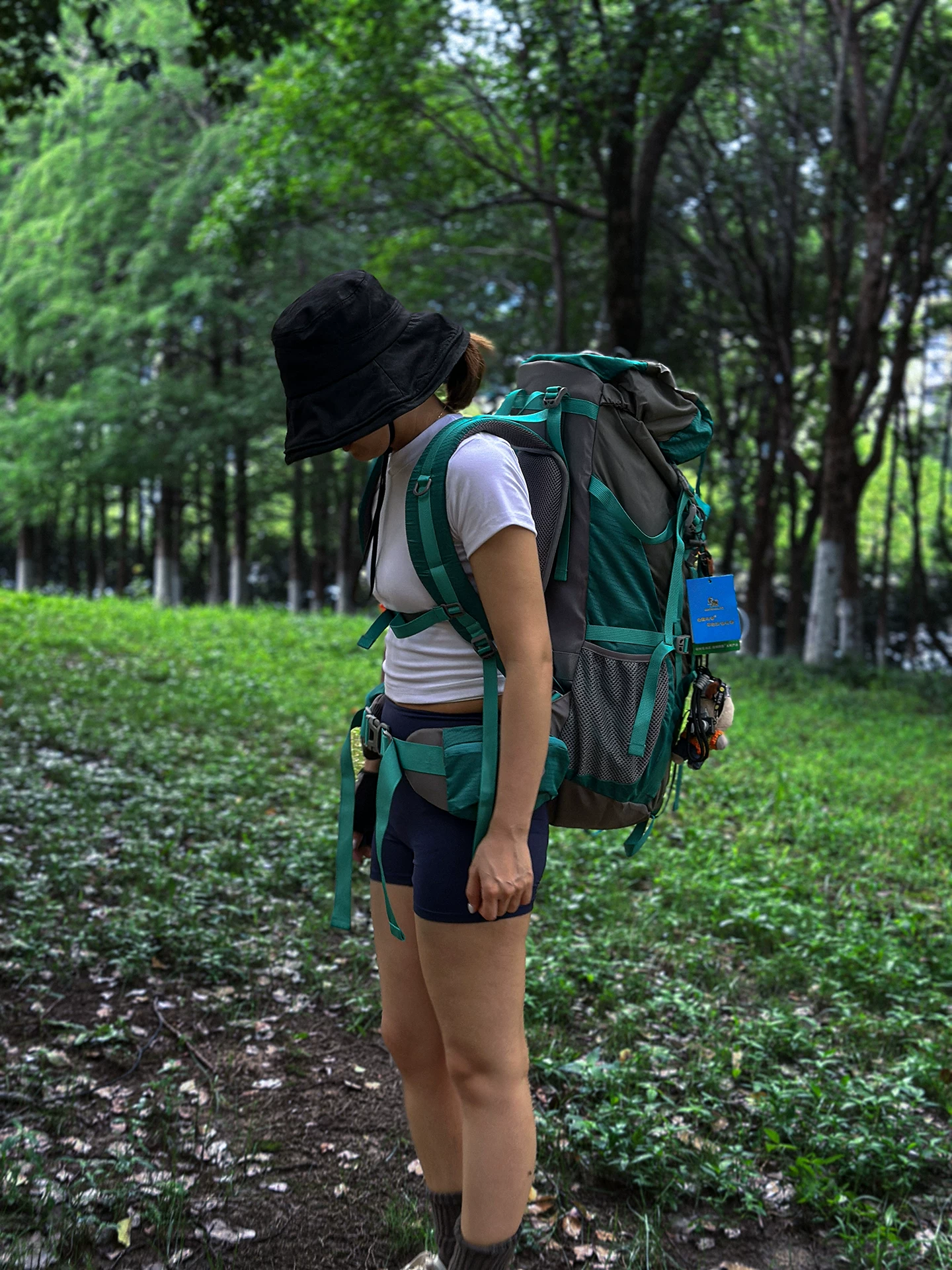 Outdoor professional hiking bag, large capacity hiking bag, camping waterproof backpack carrying system, 60L men's and women's models