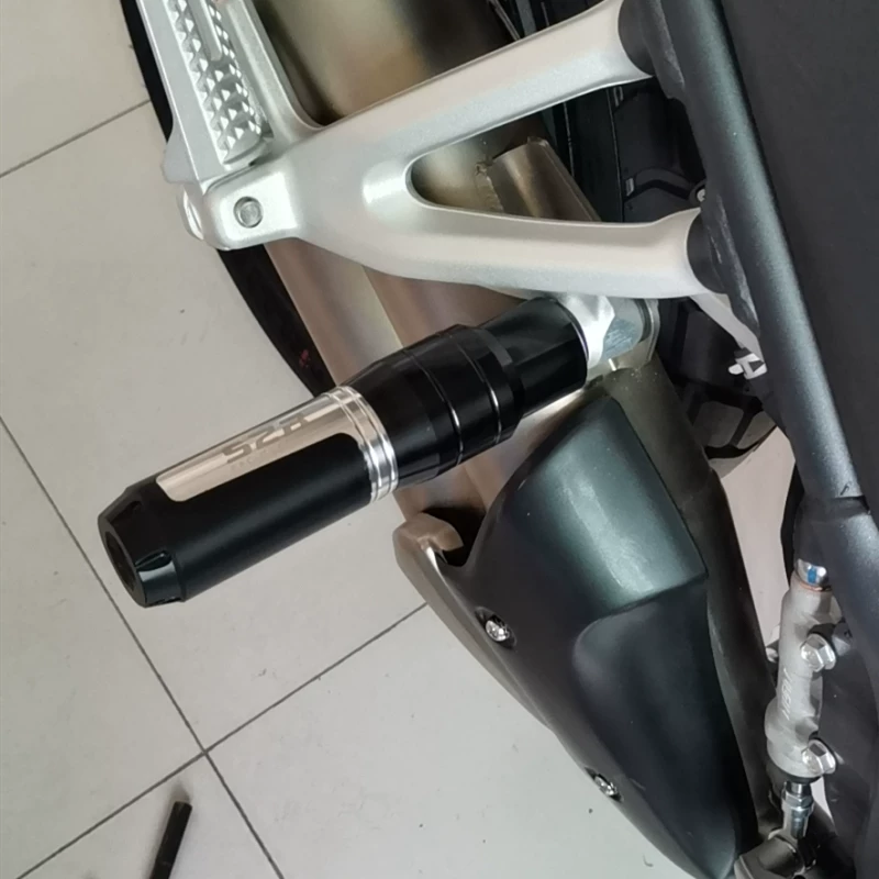 2019 Новый Feiying R250 Modified Выхлопная труба Антифлясь с падением Chunfeng Shui-Cooled Motorcycle Motorcycle Anti-Fall Glue