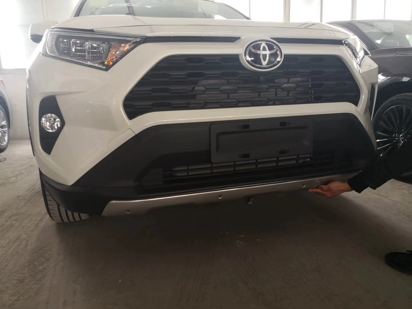 Применимая Toyota Rav4 Rongfang Передняя и задняя бамперская плата 20-21 модифицированный бампер окружающий перегородка из нержавеющей стали