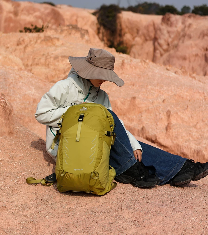 Gxinker户外徒步登山包男女大容量轻便双肩背包旅行包可调节背负