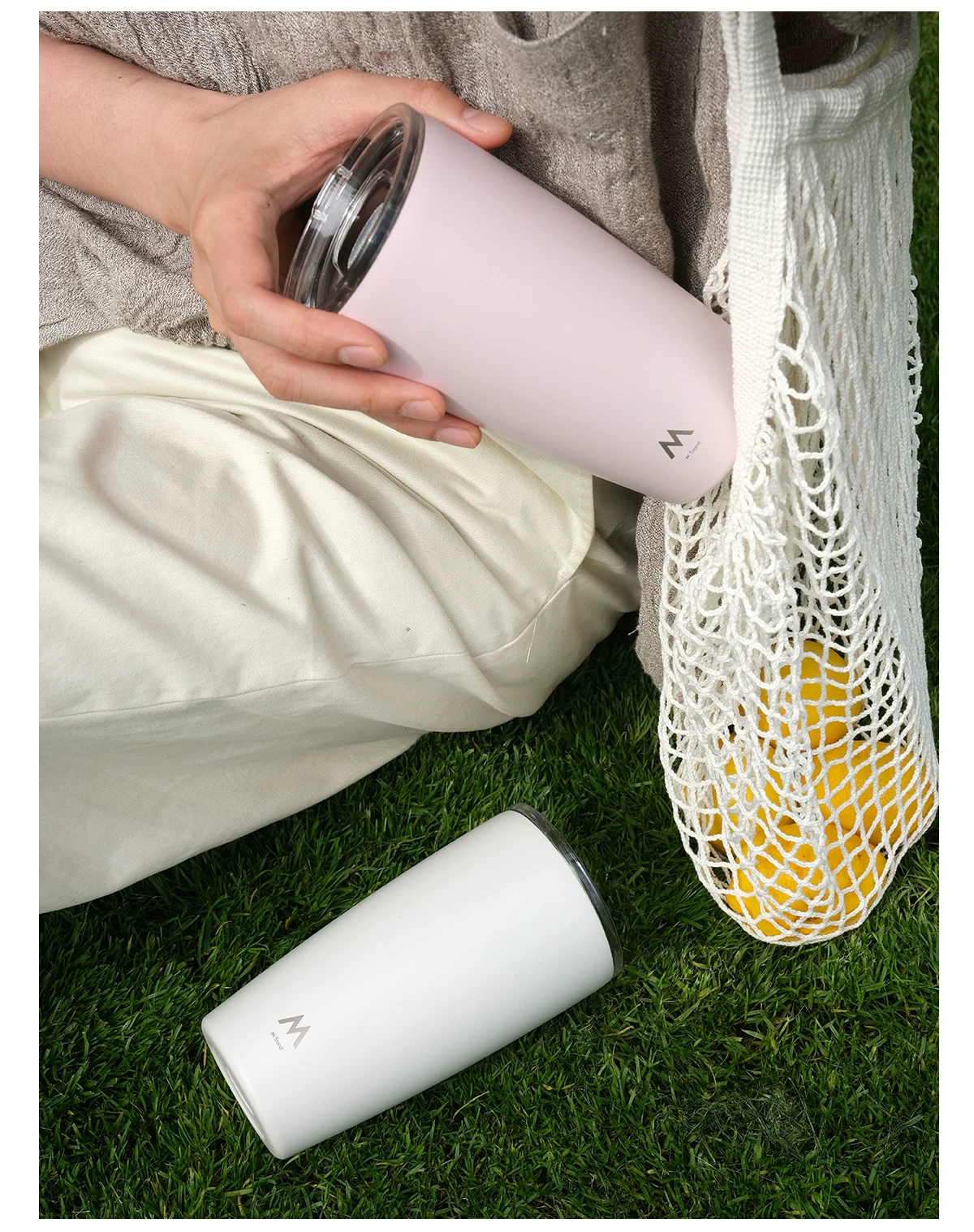 M Stand Insulated Cup 550ml Stainless Steel Portable Long term Insulation and Cooling for Work and Travel Large Capacity Insulated Cup