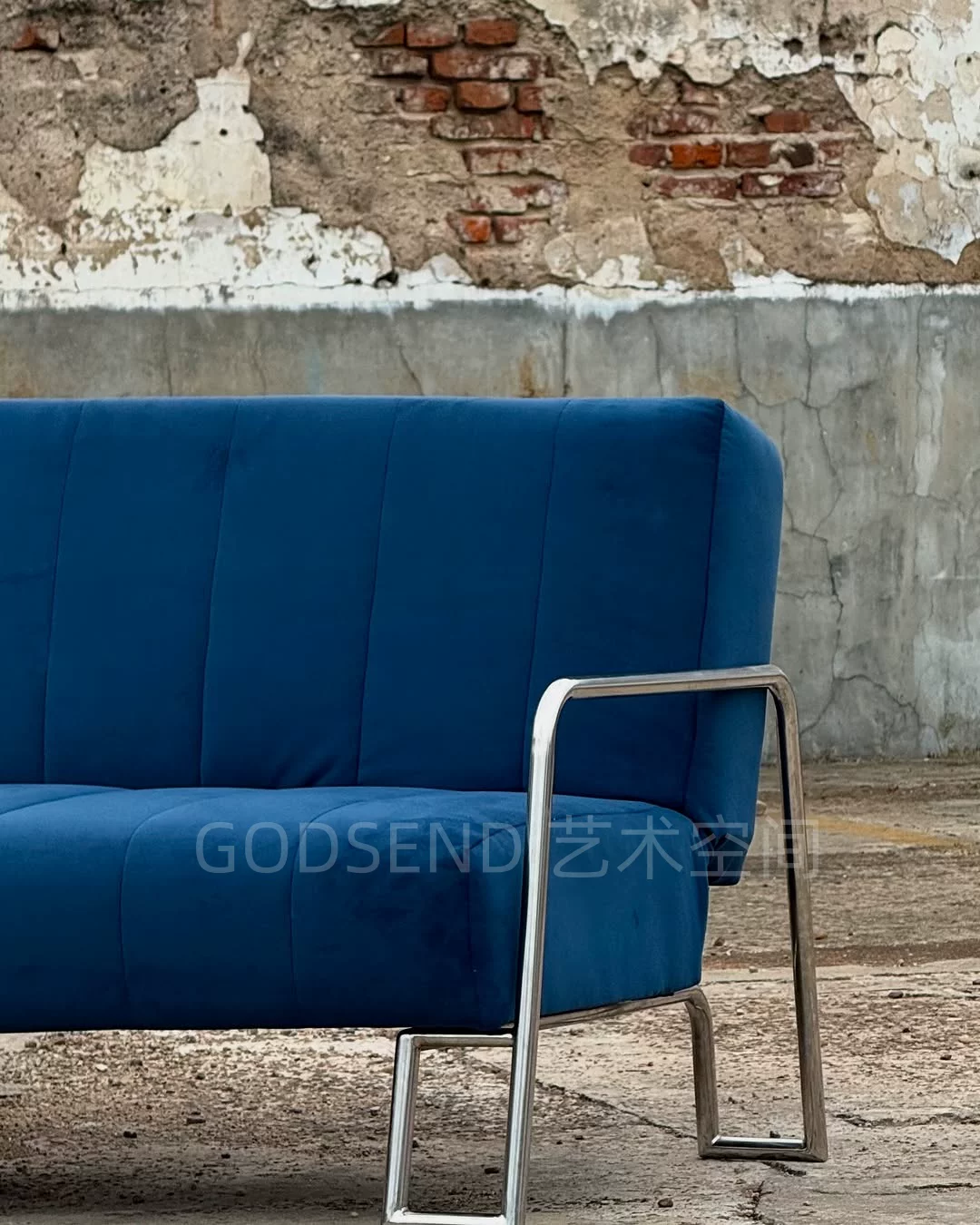 Диван-кровать в стиле Баухаус Klein Blue с каркасом из нержавеющей стали
