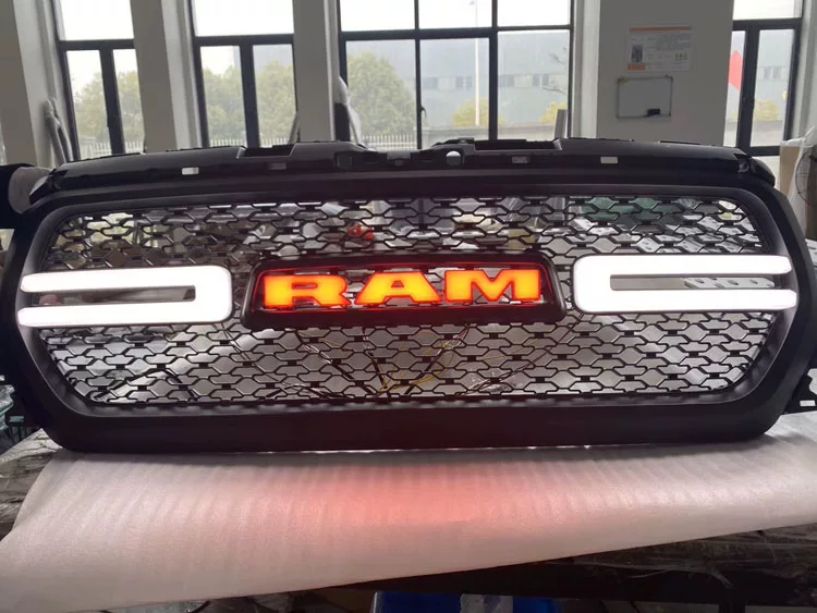 Подходит для Dodge Gongyang Ram1500, длинного углового угла с длинным углом со светодиодной лампой, аксессуары для модификации передней поверхности