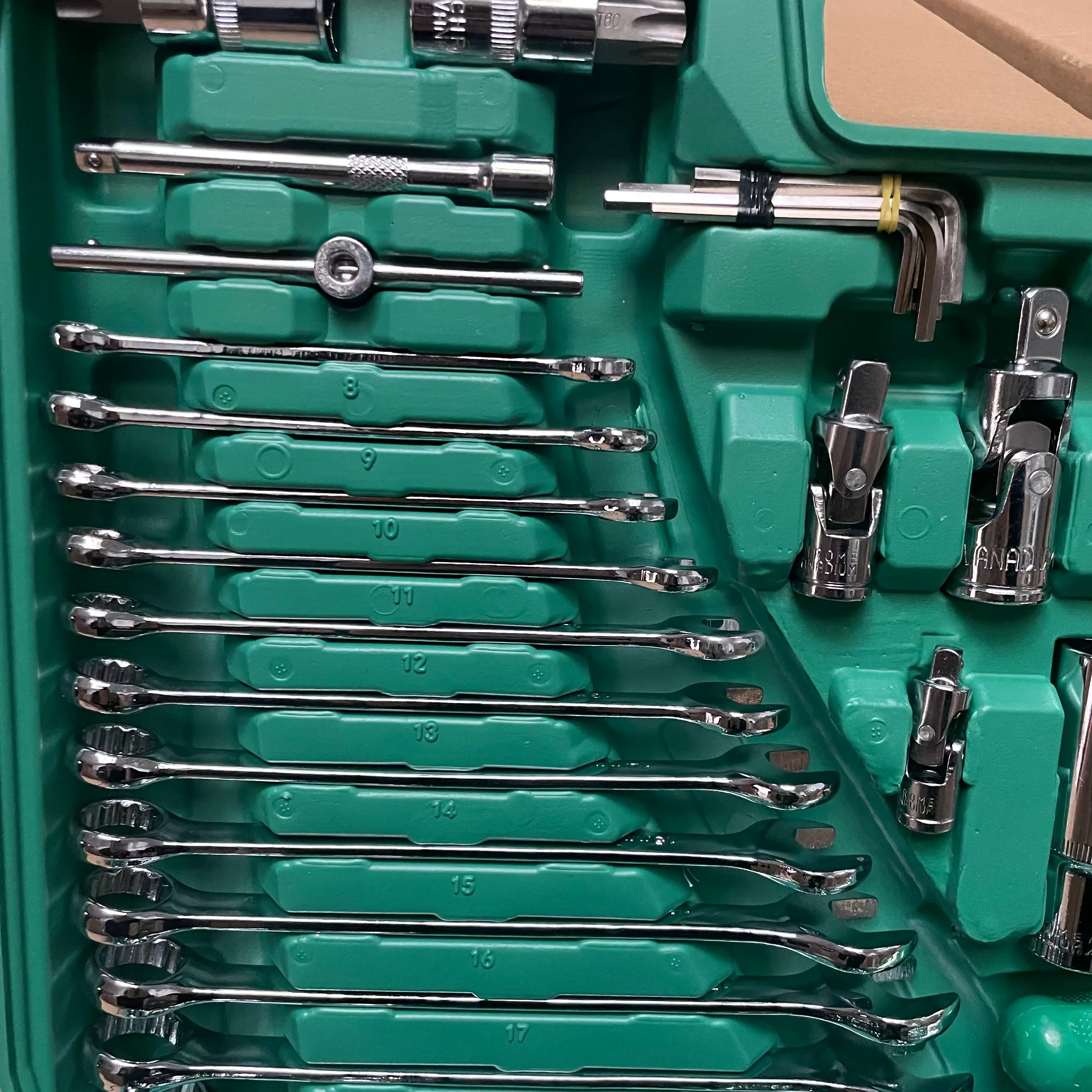 German quality auto repair tool set of 216 pieces, 72 teeth professional socket wrench set