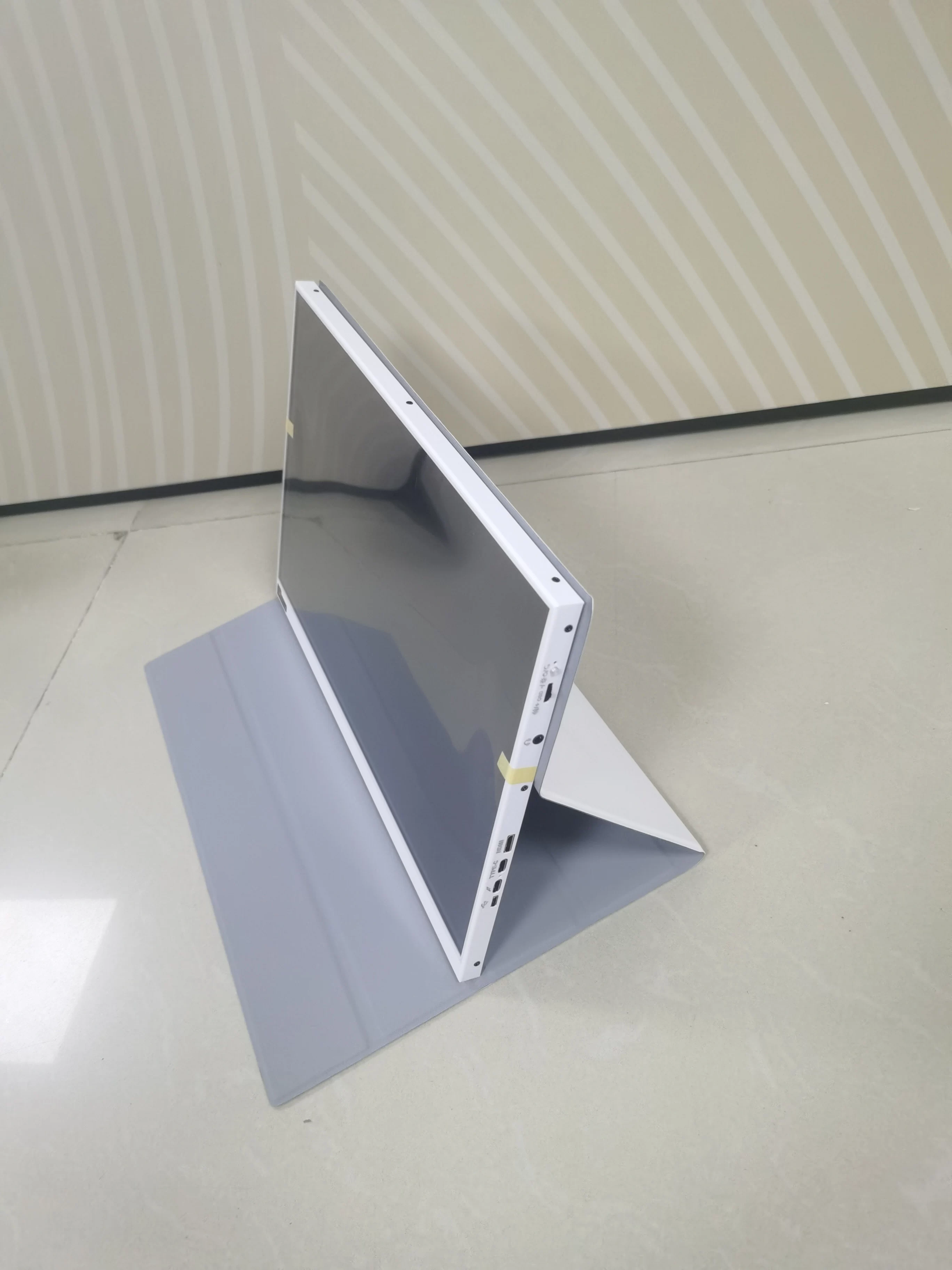 144Hz high refresh rate 16 inch 2K portable display with built-in speakers PS4 computer external expansion vertical screen NS same screen