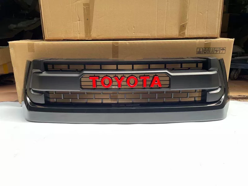 Применимо к 14-21 Toyota Tundra Tantu Trd Front Center Grid Red Большая крышка передней поверхности логотипа маленький желтый свет