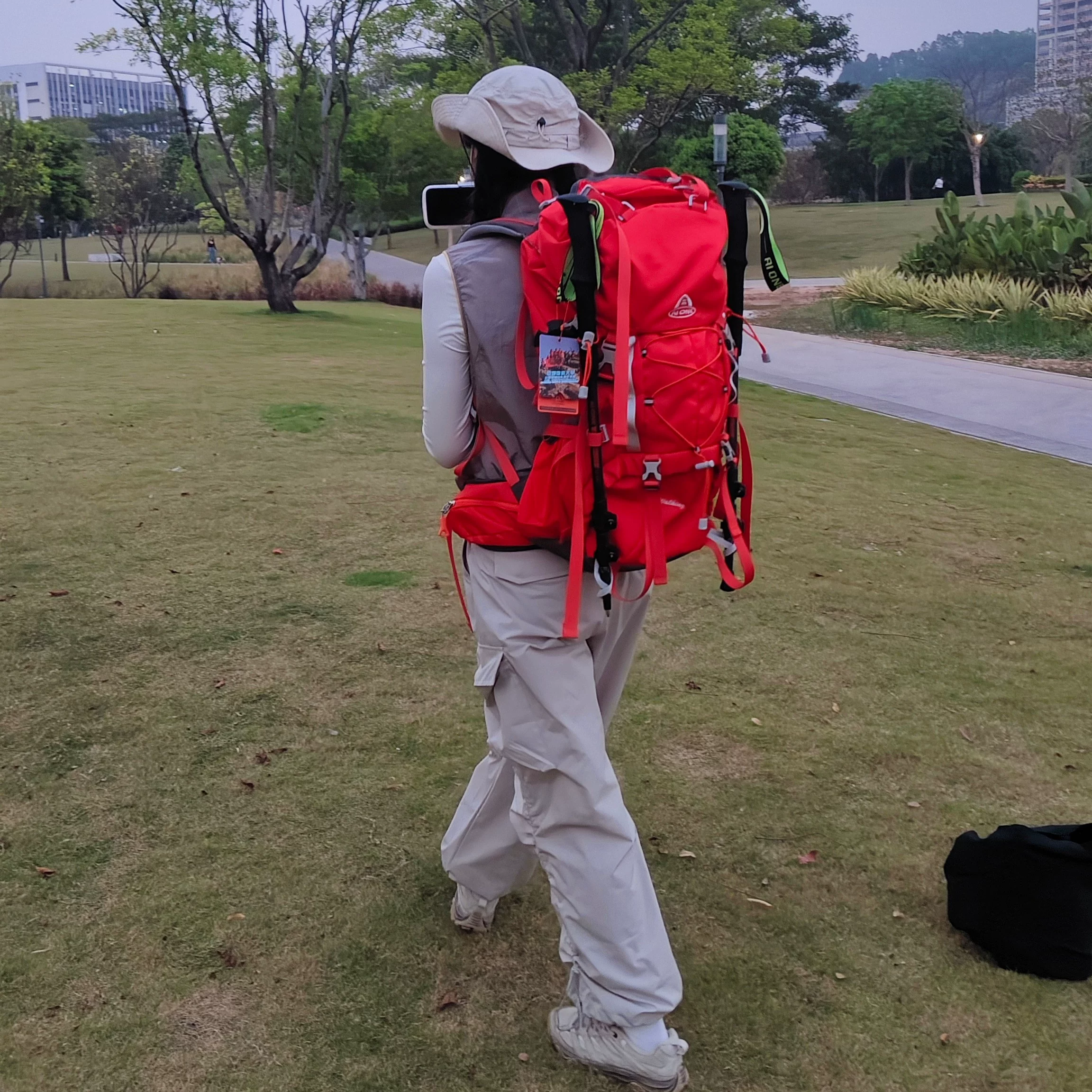 Aiwang lightweight large capacity outdoor hiking bag 45+5 liters professional hiking backpack anti splash and wear-resistant travel bag