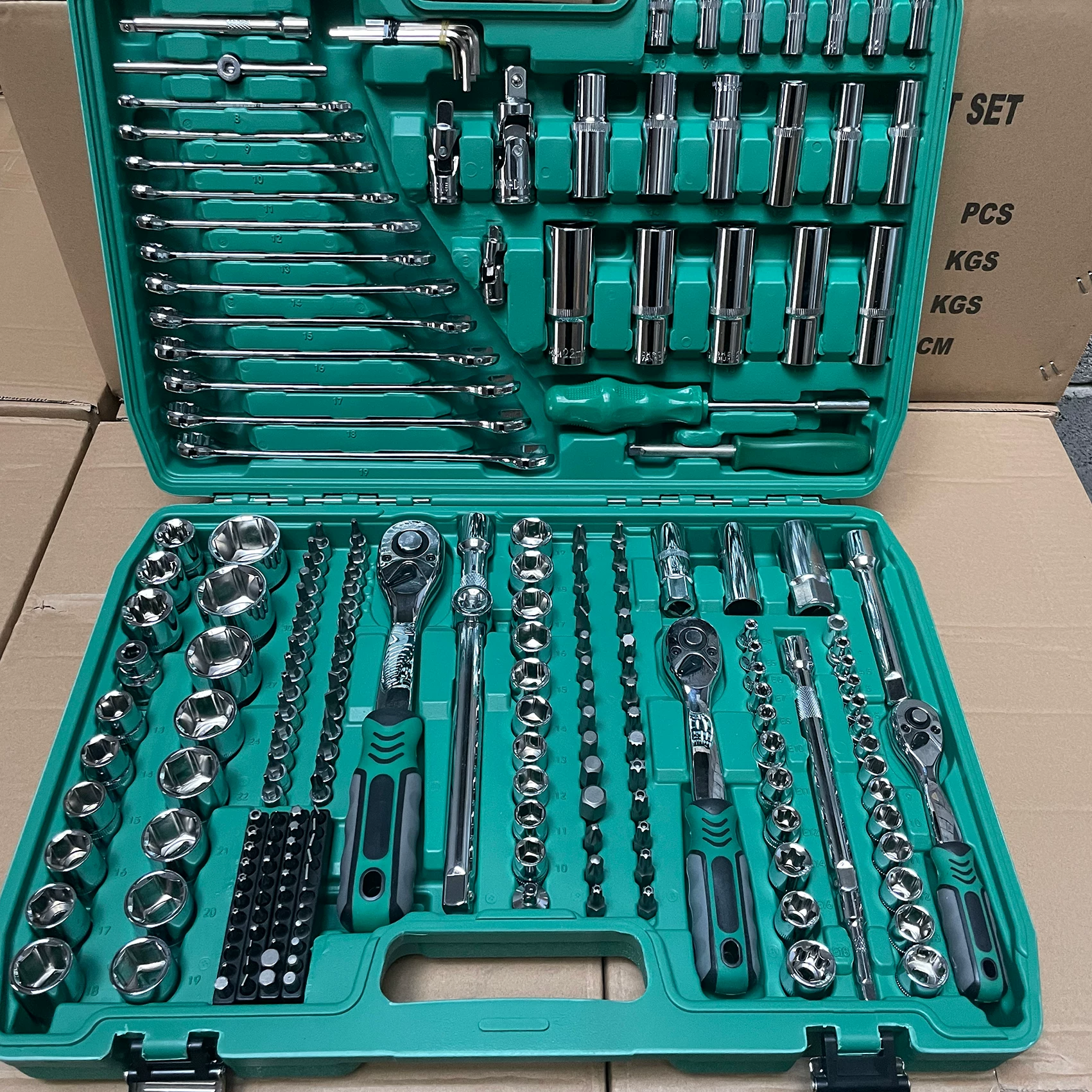 German quality auto repair tool set of 216 pieces, 72 teeth professional socket wrench set