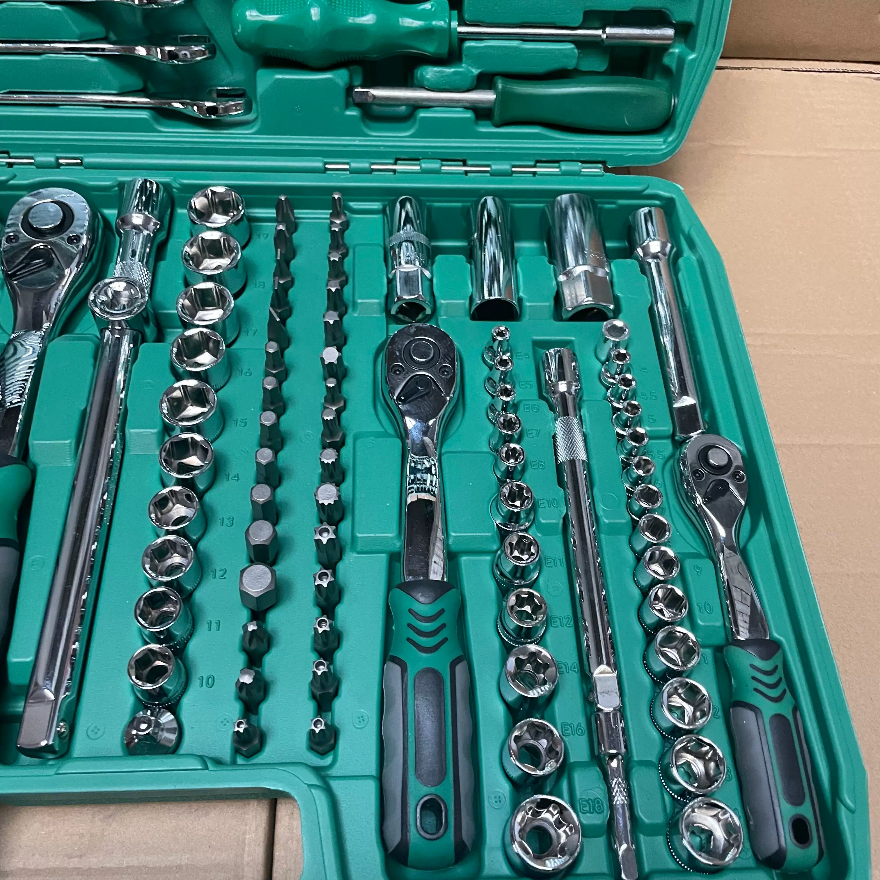 German quality auto repair tool set of 216 pieces, 72 teeth professional socket wrench set