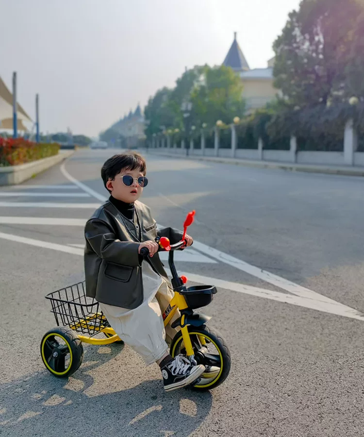 Children's tricycles, 2-3-4-5-6 years old, baby with enlarged rear bucket music, pedal bicycles